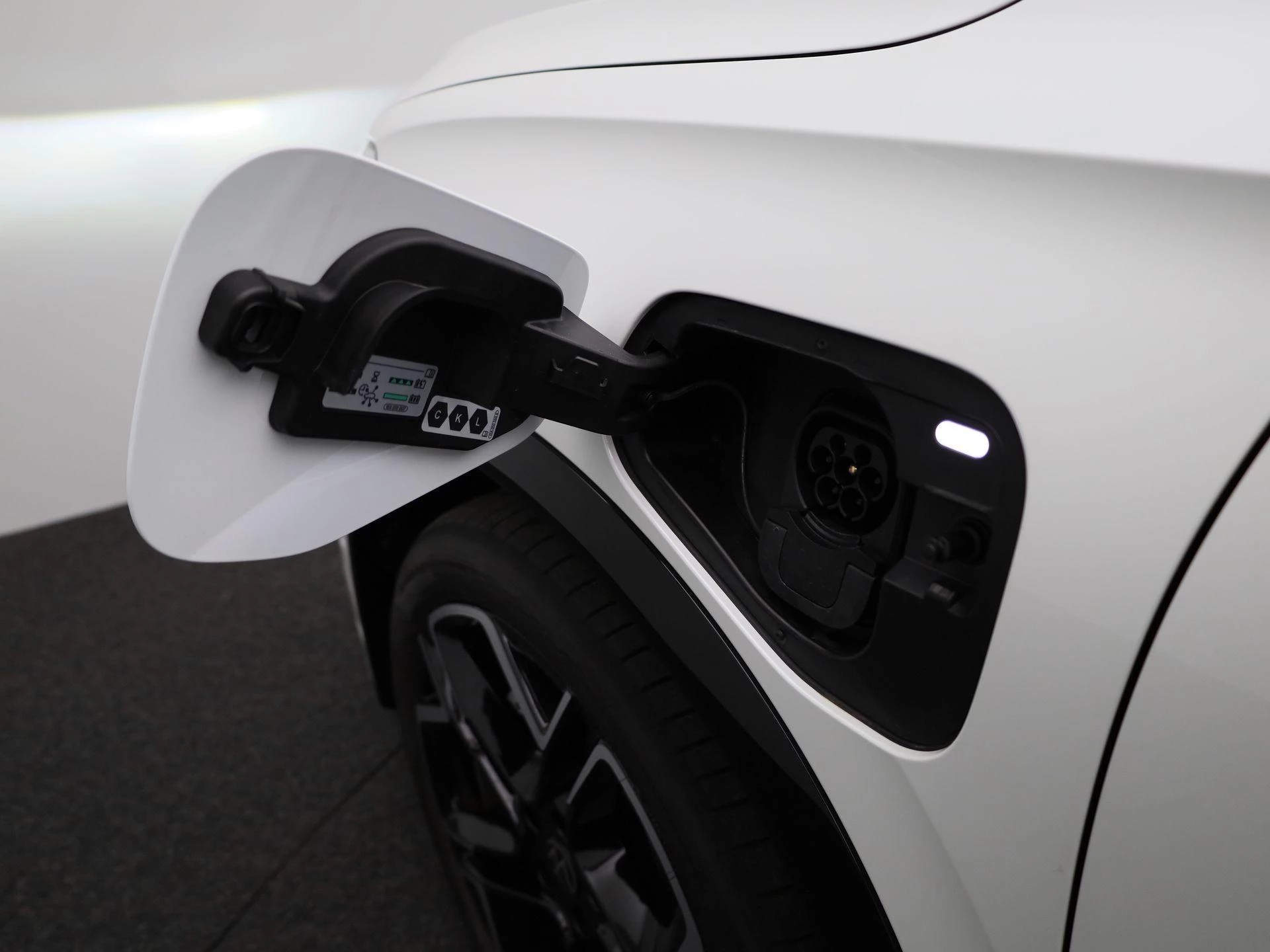 Volkswagen-Tiguan-image-17