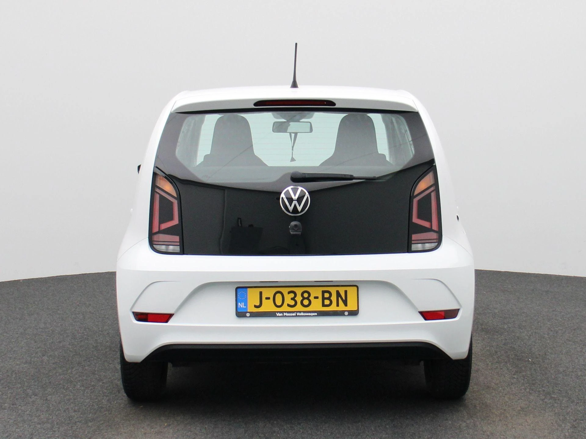 Volkswagen-up!-image-4