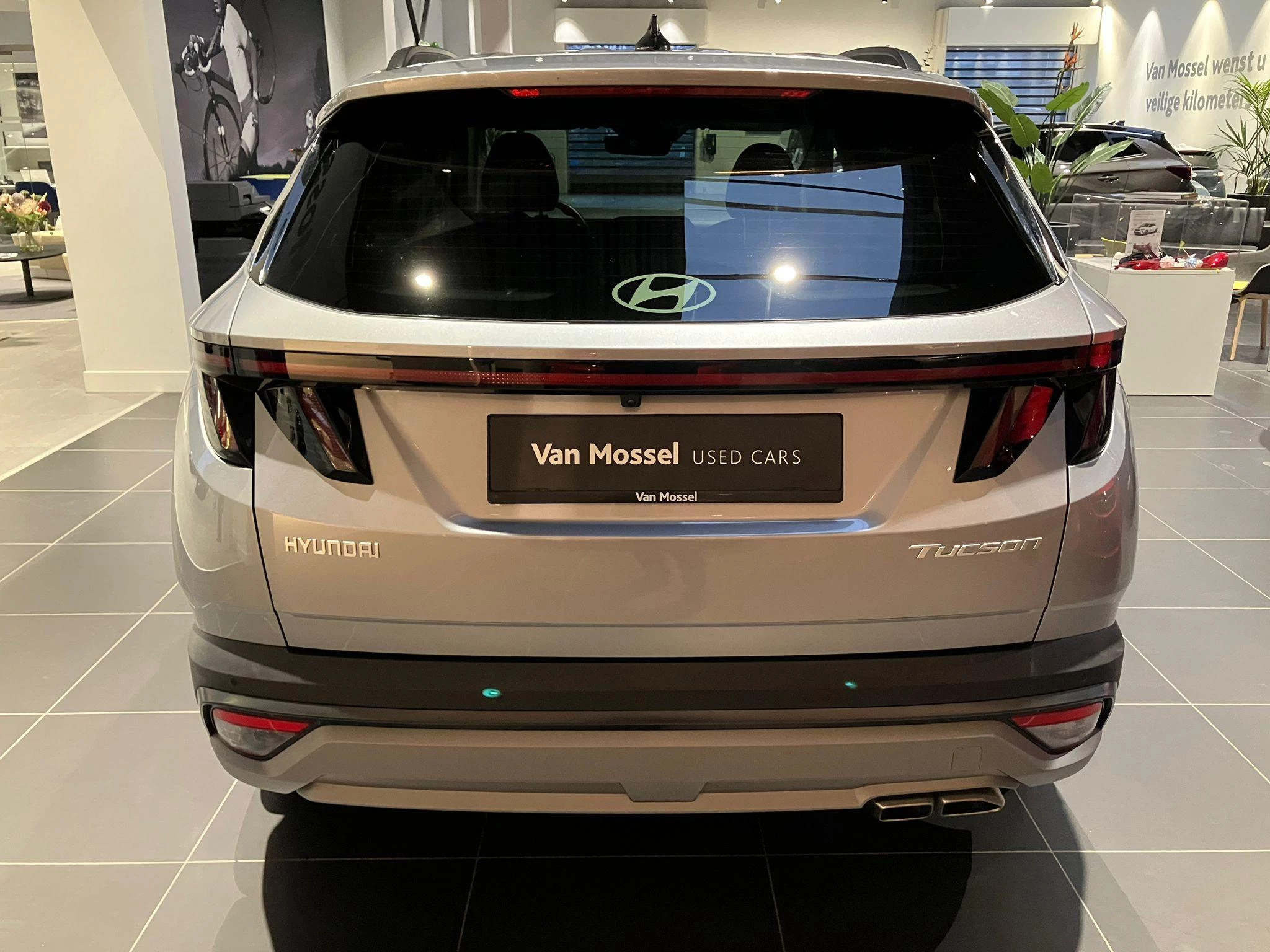 Hyundai-Tucson Hybrid-image-5