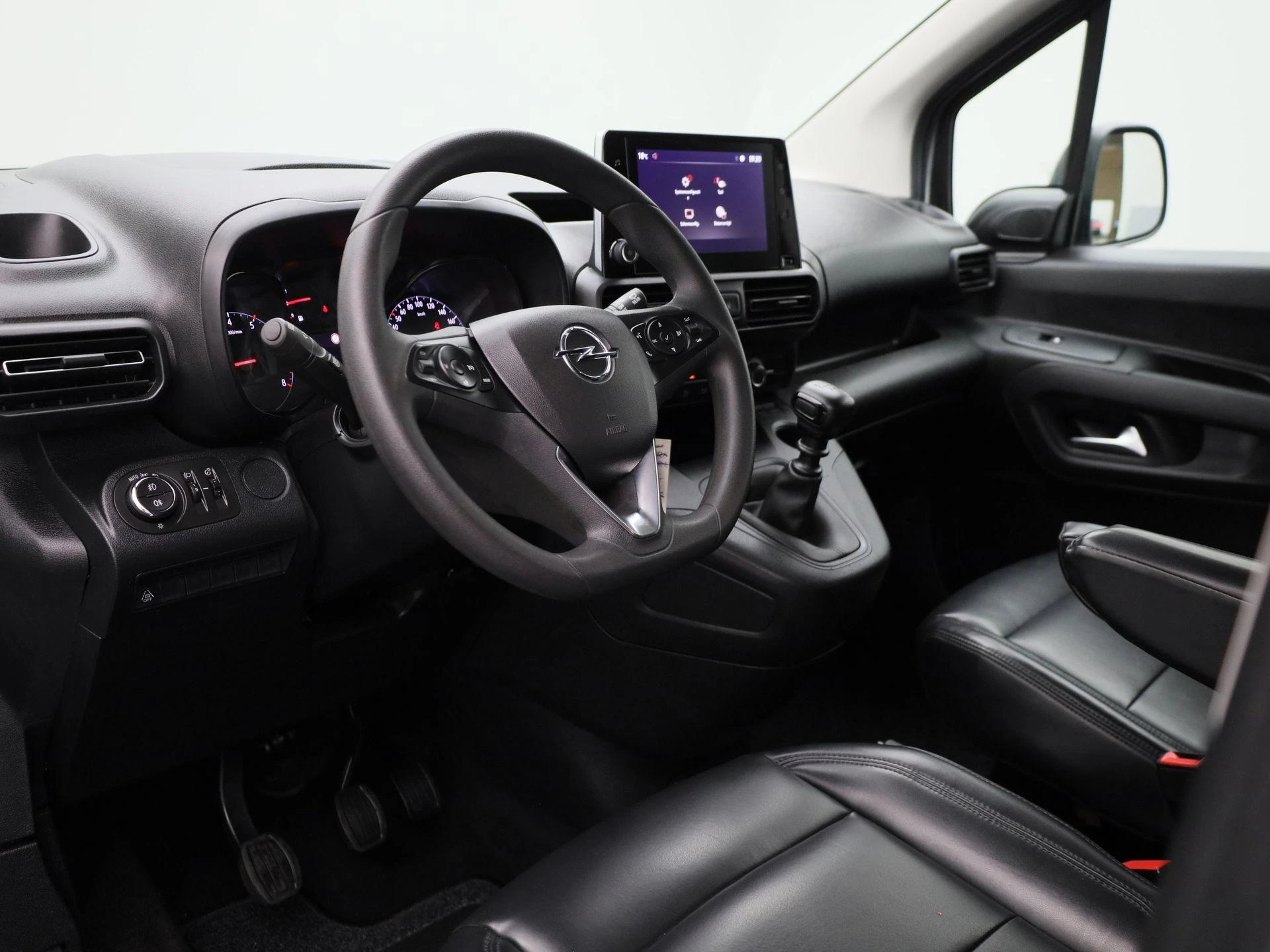 Opel-Combo Life-image-25