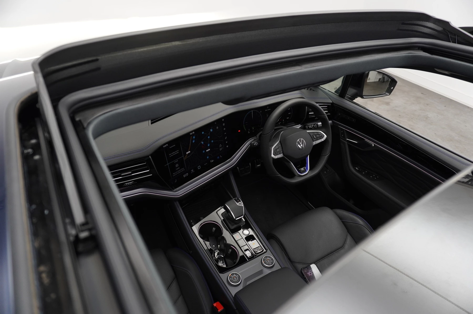 Volkswagen-Touareg-image-9