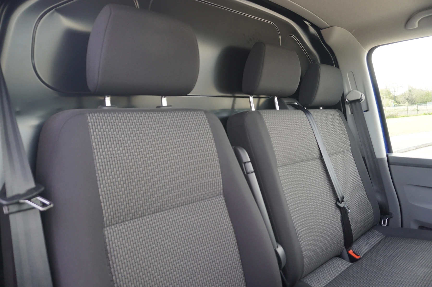 Volkswagen-Transporter-image-8