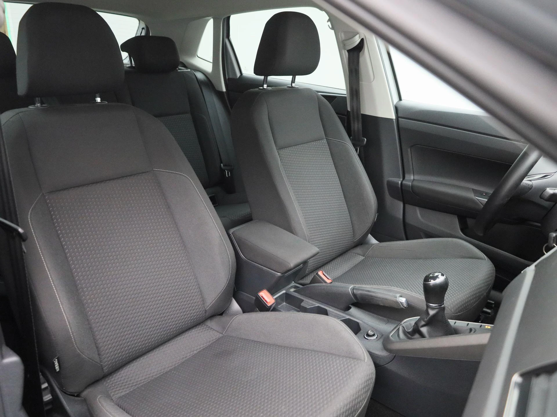 Volkswagen-Polo-image-34