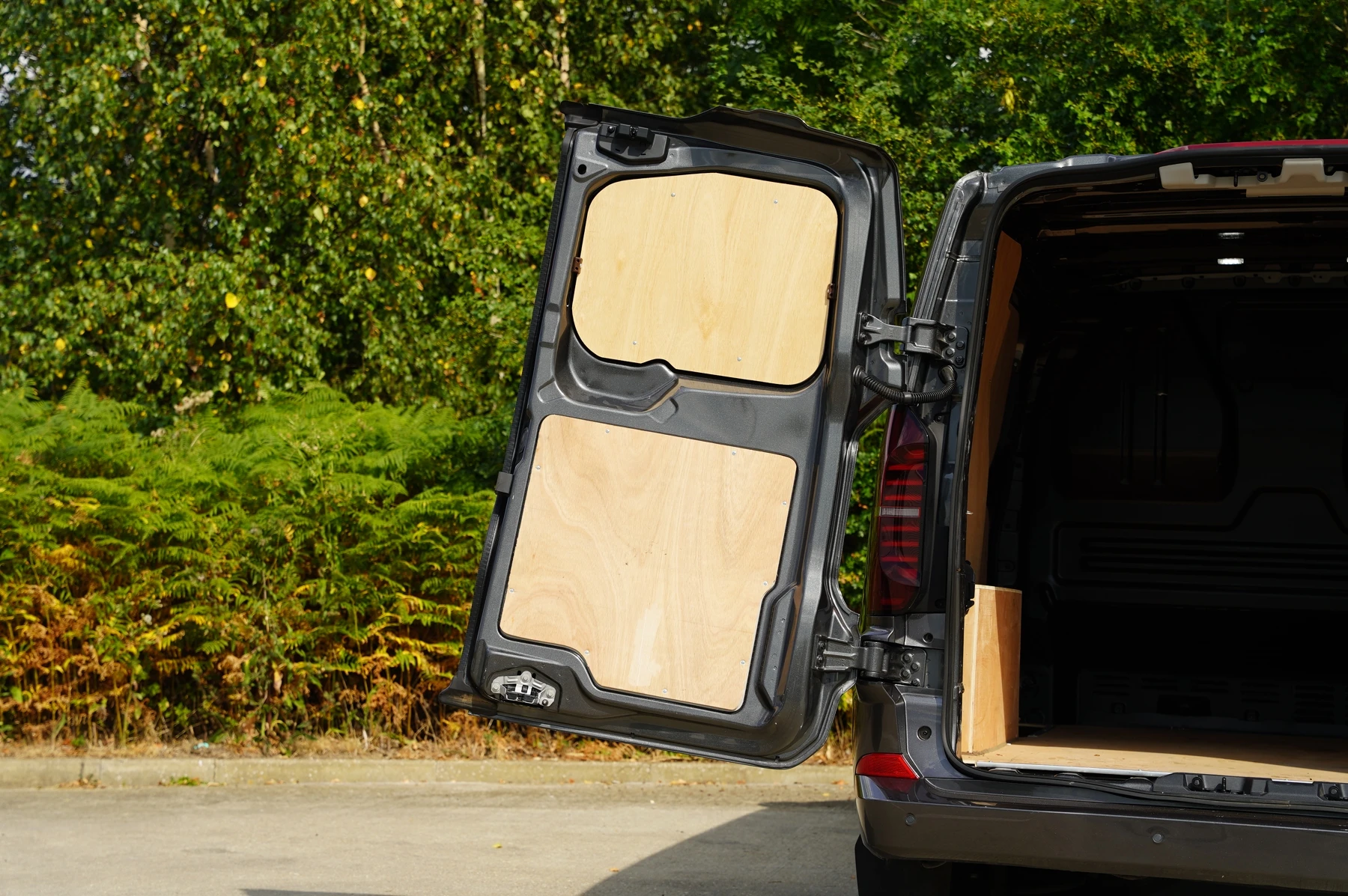 Volkswagen-Transporter-image-26