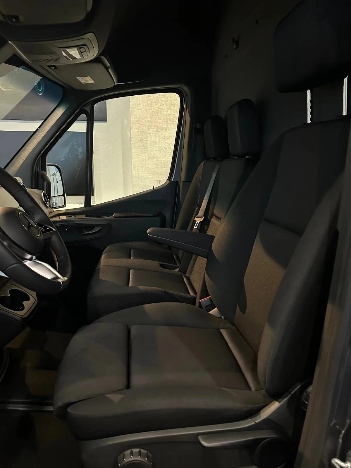 Mercedes-Benz-Sprinter-image-4