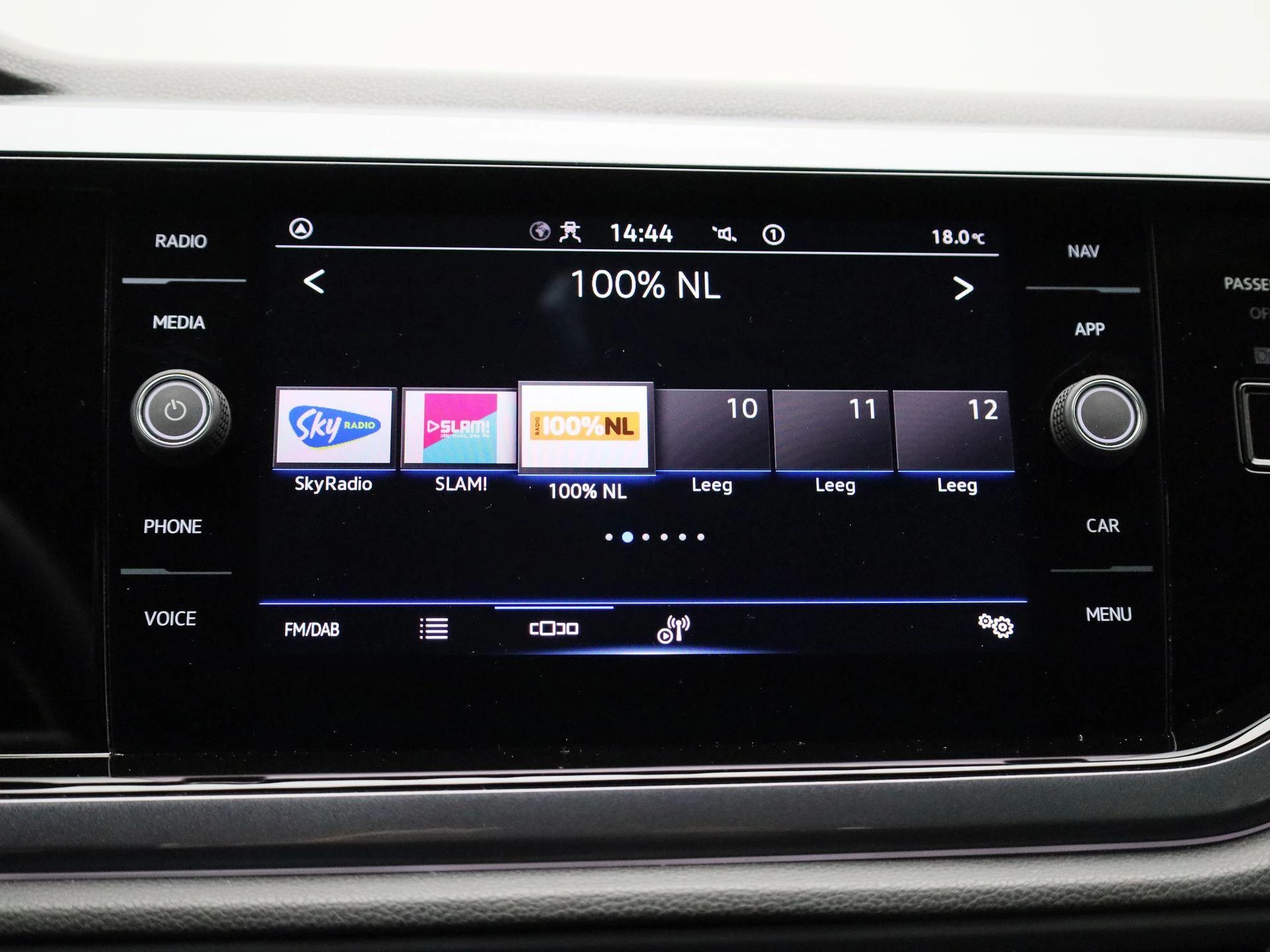 Volkswagen-Polo-image-16