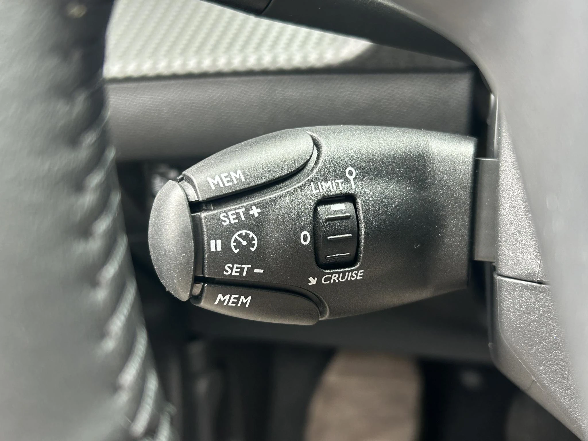 Peugeot-e-2008-image-18