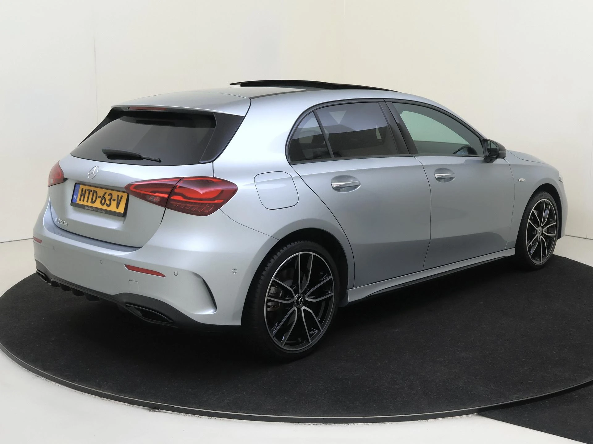 Mercedes-Benz-A-Klasse-image-3