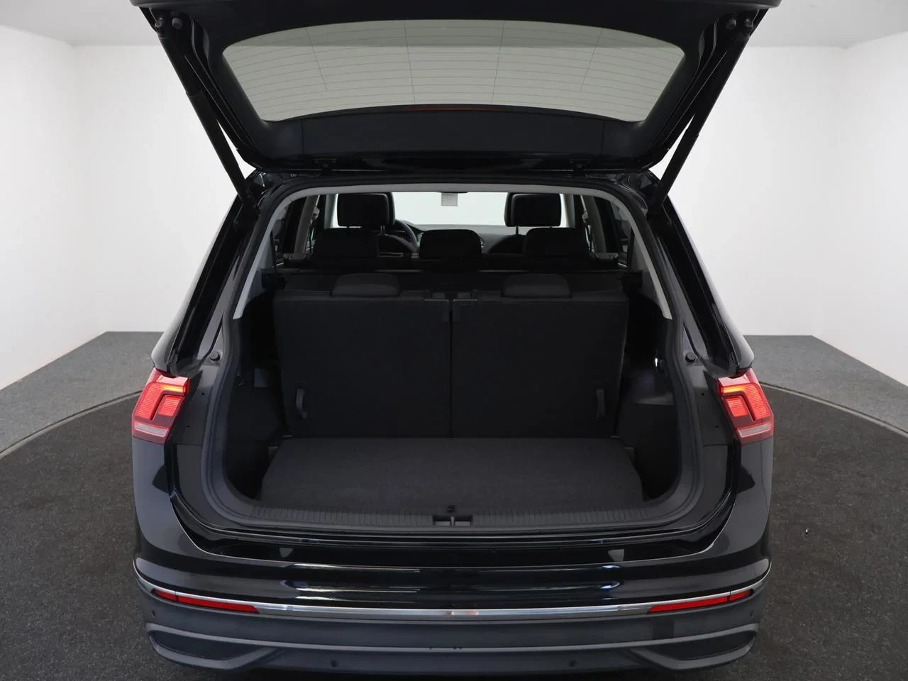 Volkswagen-Tiguan Allspace-image-20