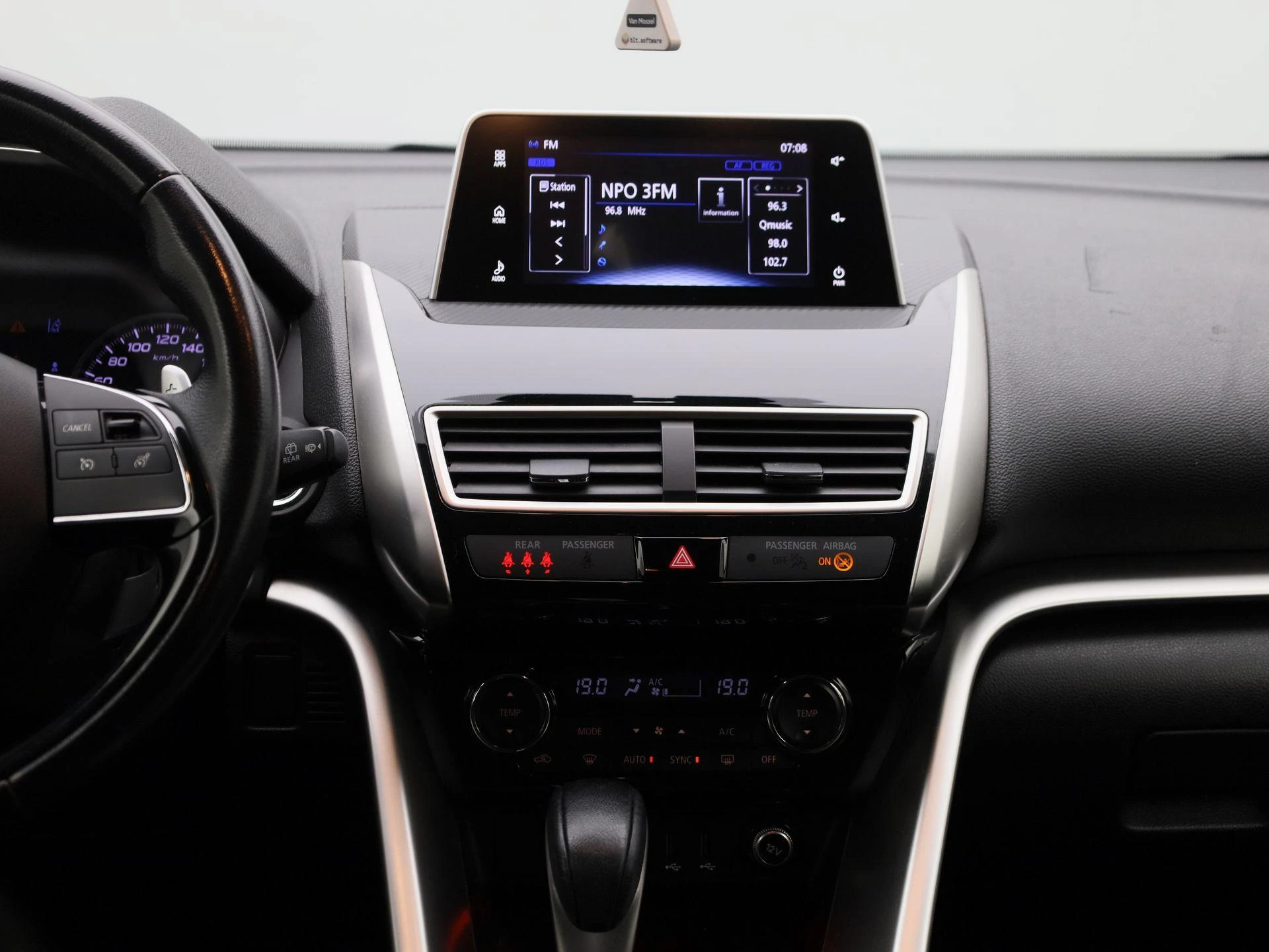 Mitsubishi-Eclipse Cross-image-8