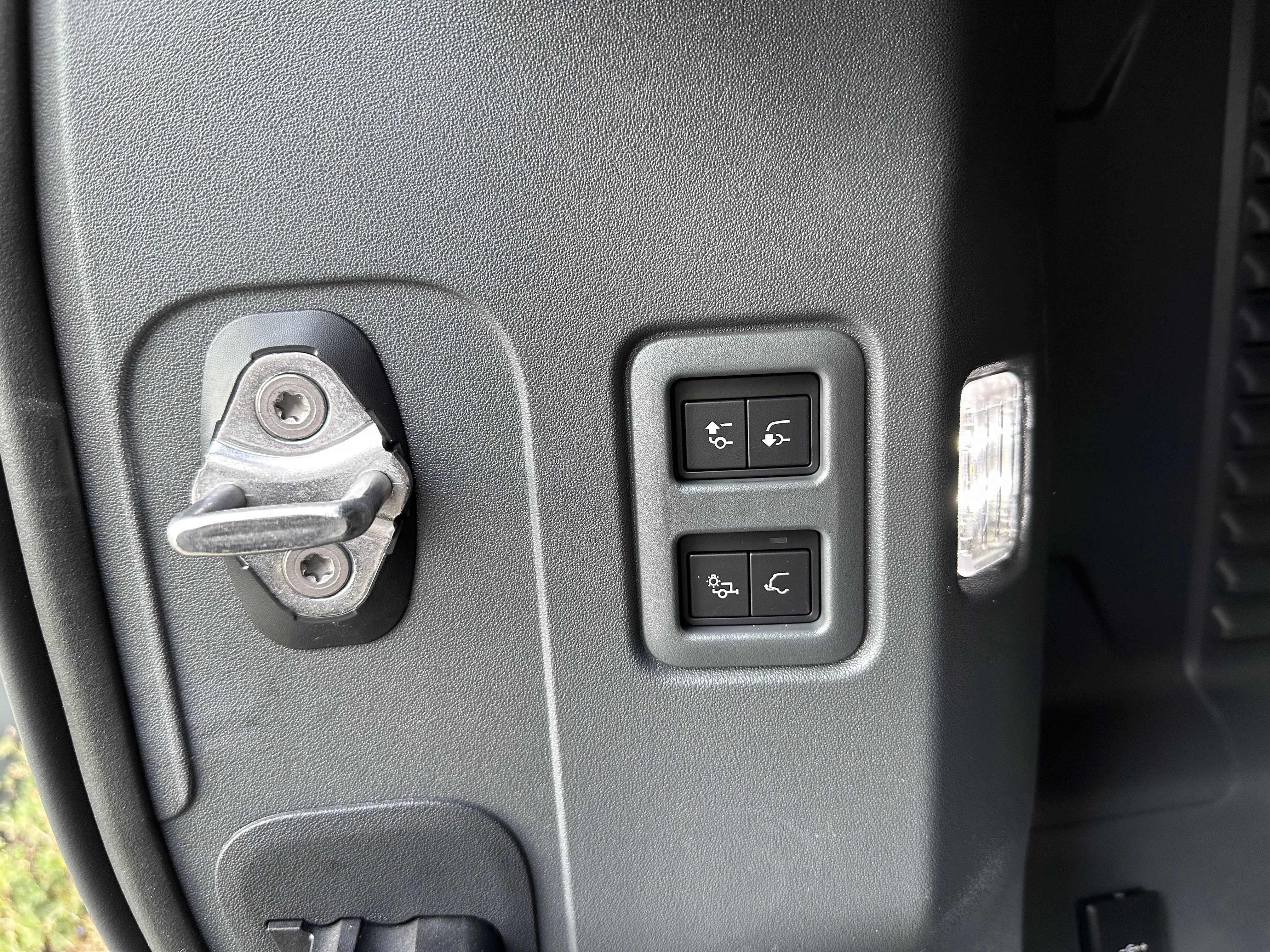 Land Rover-Defender-image-28