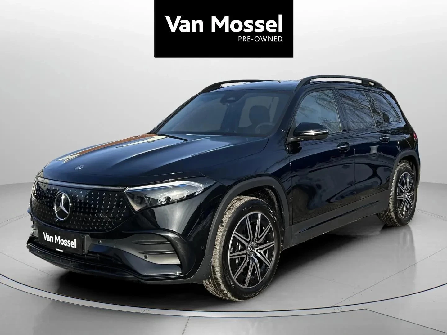 Mercedes-Benz-EQB-image-0