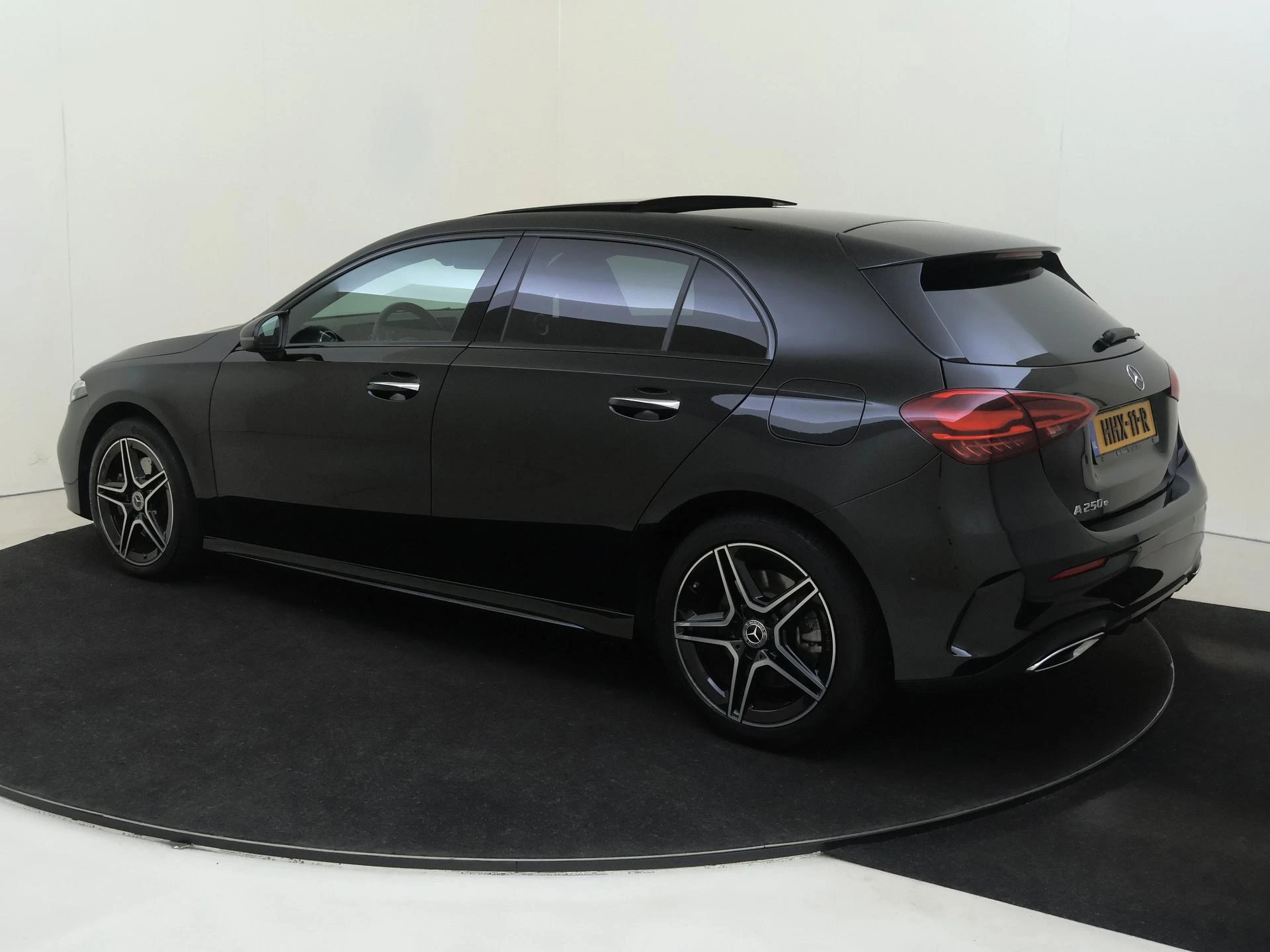 Mercedes-Benz-A-Klasse-image-5
