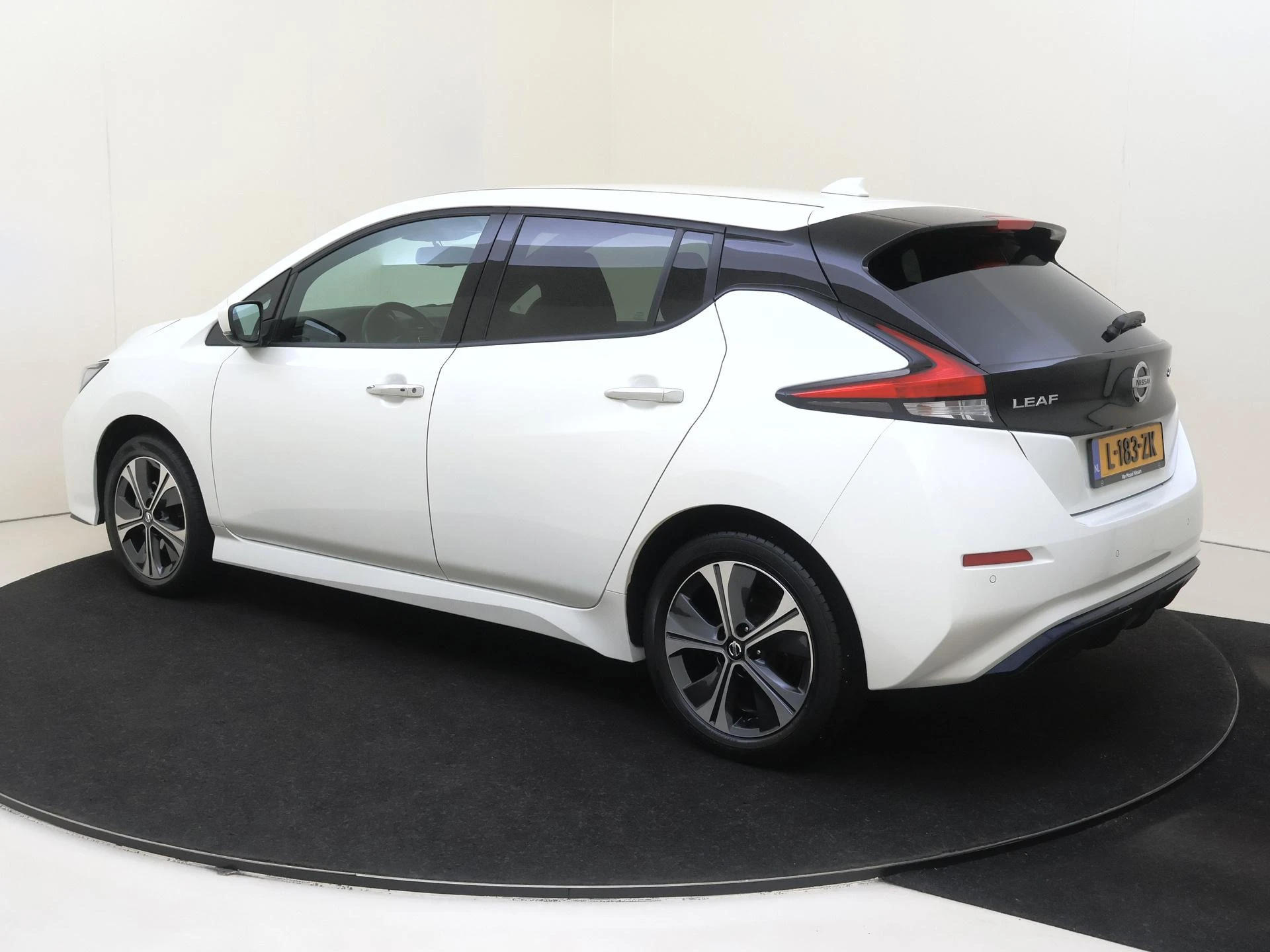 Nissan-Leaf-image-2
