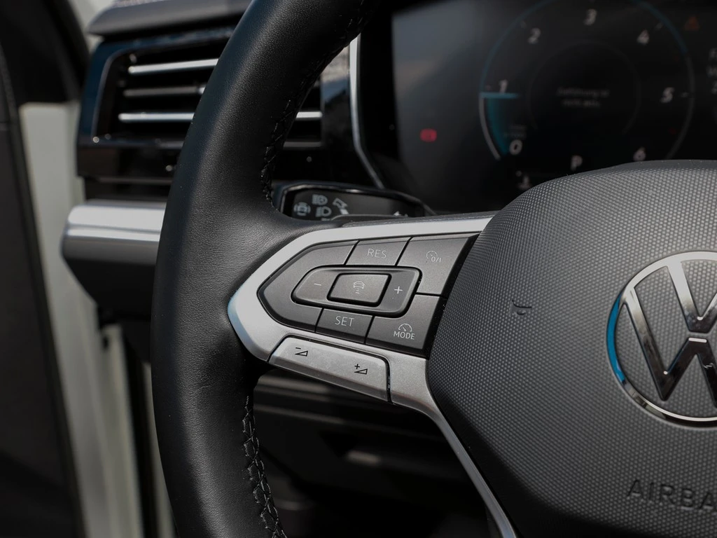 Volkswagen-Touareg-image-15