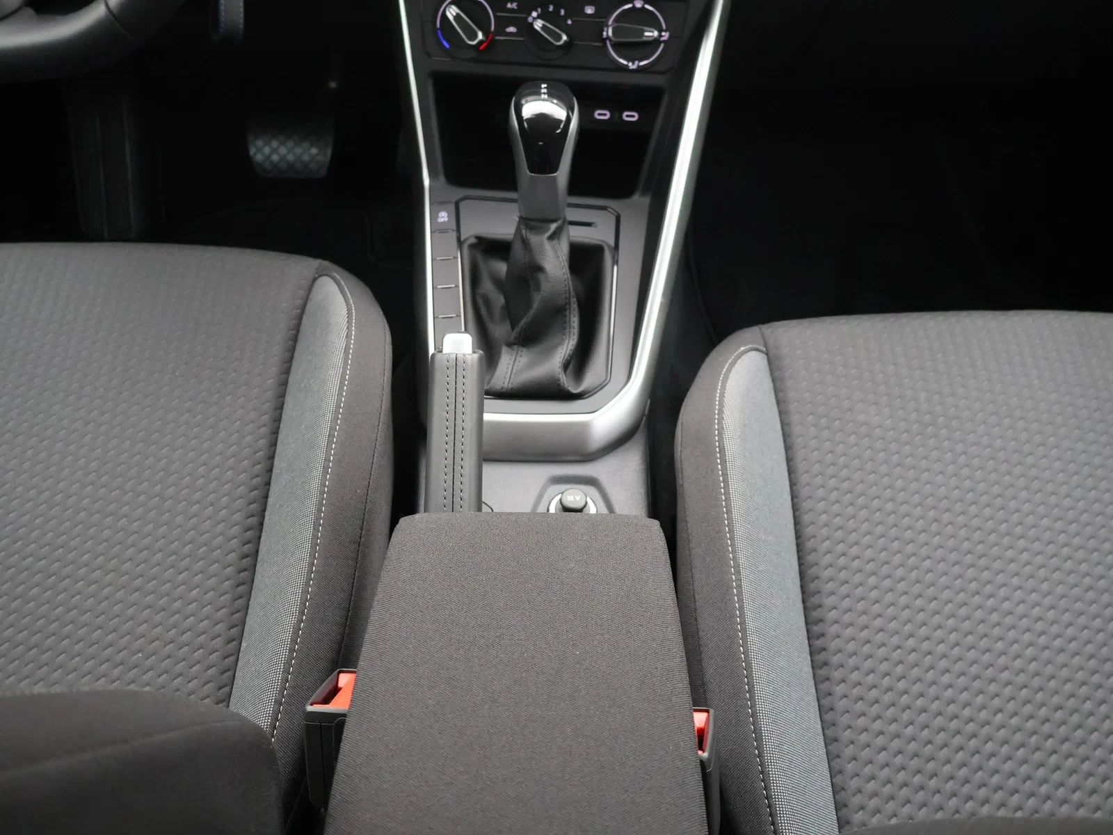 Volkswagen-Polo-image-11