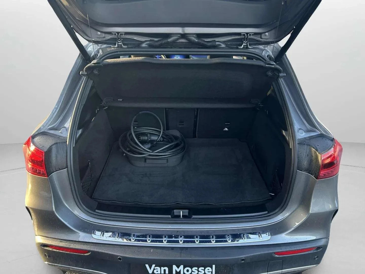 Mercedes-Benz-EQA-image-20