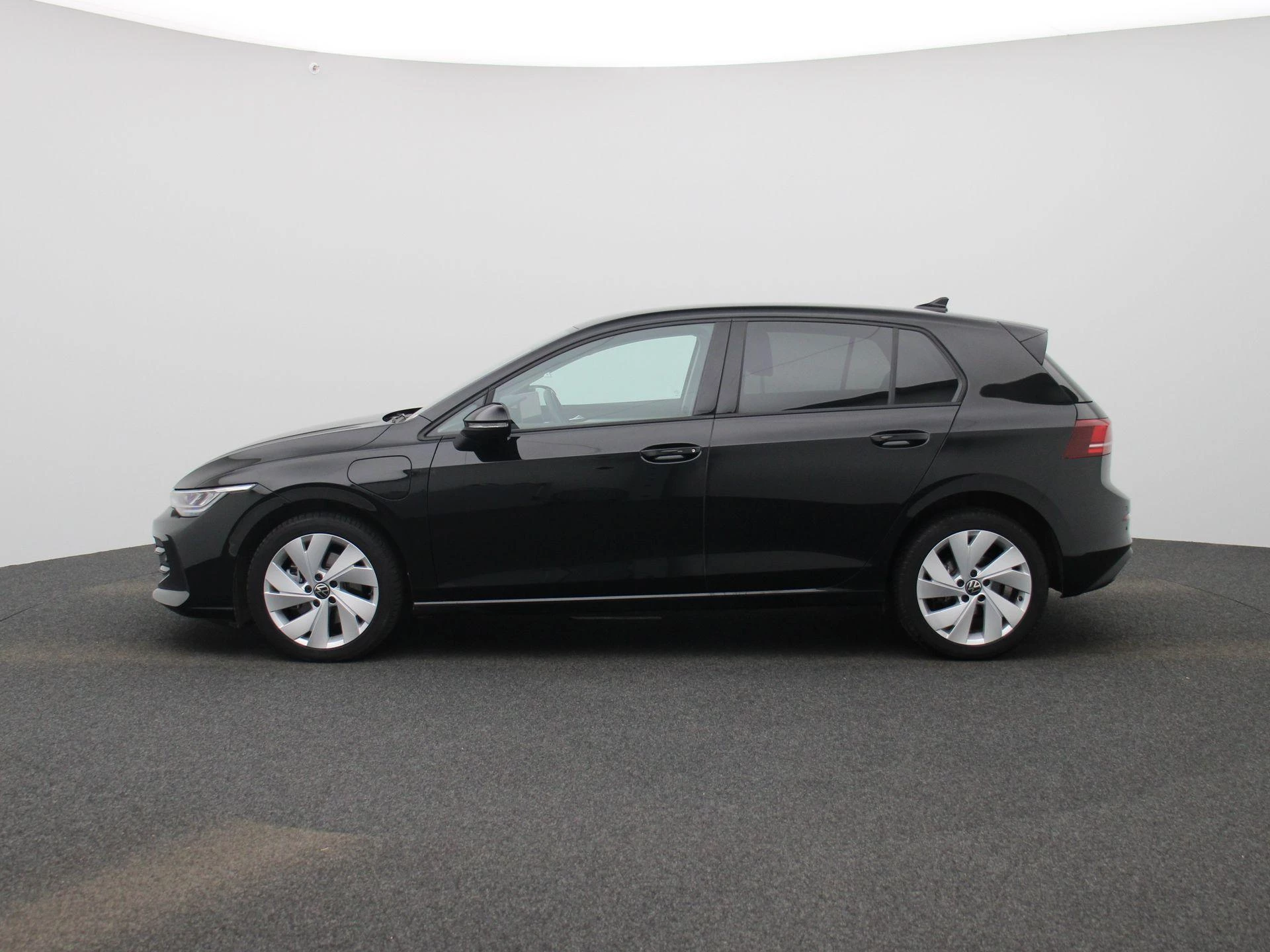 Volkswagen-Golf-image-3