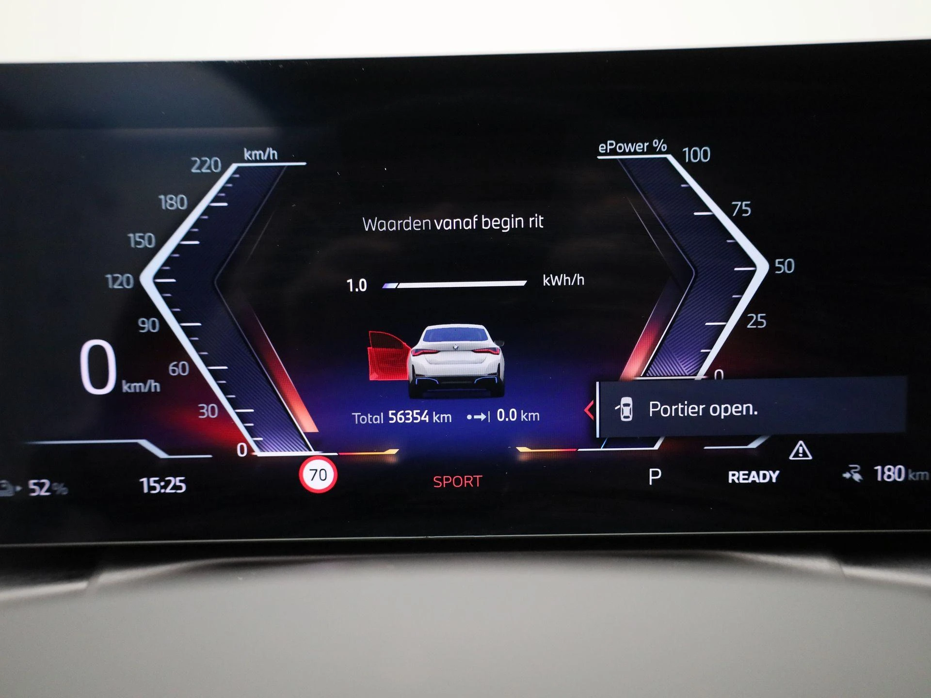 BMW-i4-image-7