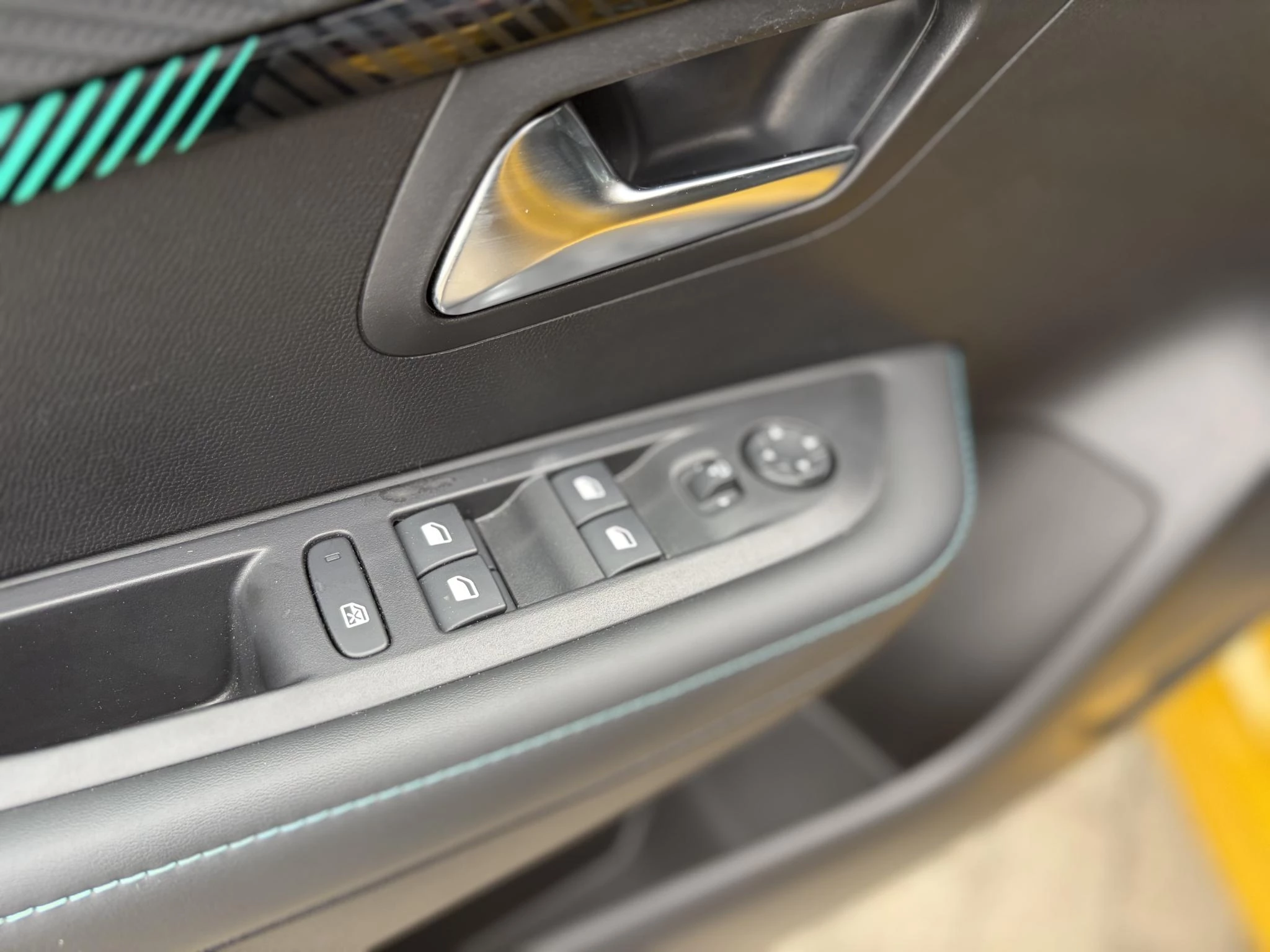 Peugeot-208-image-19