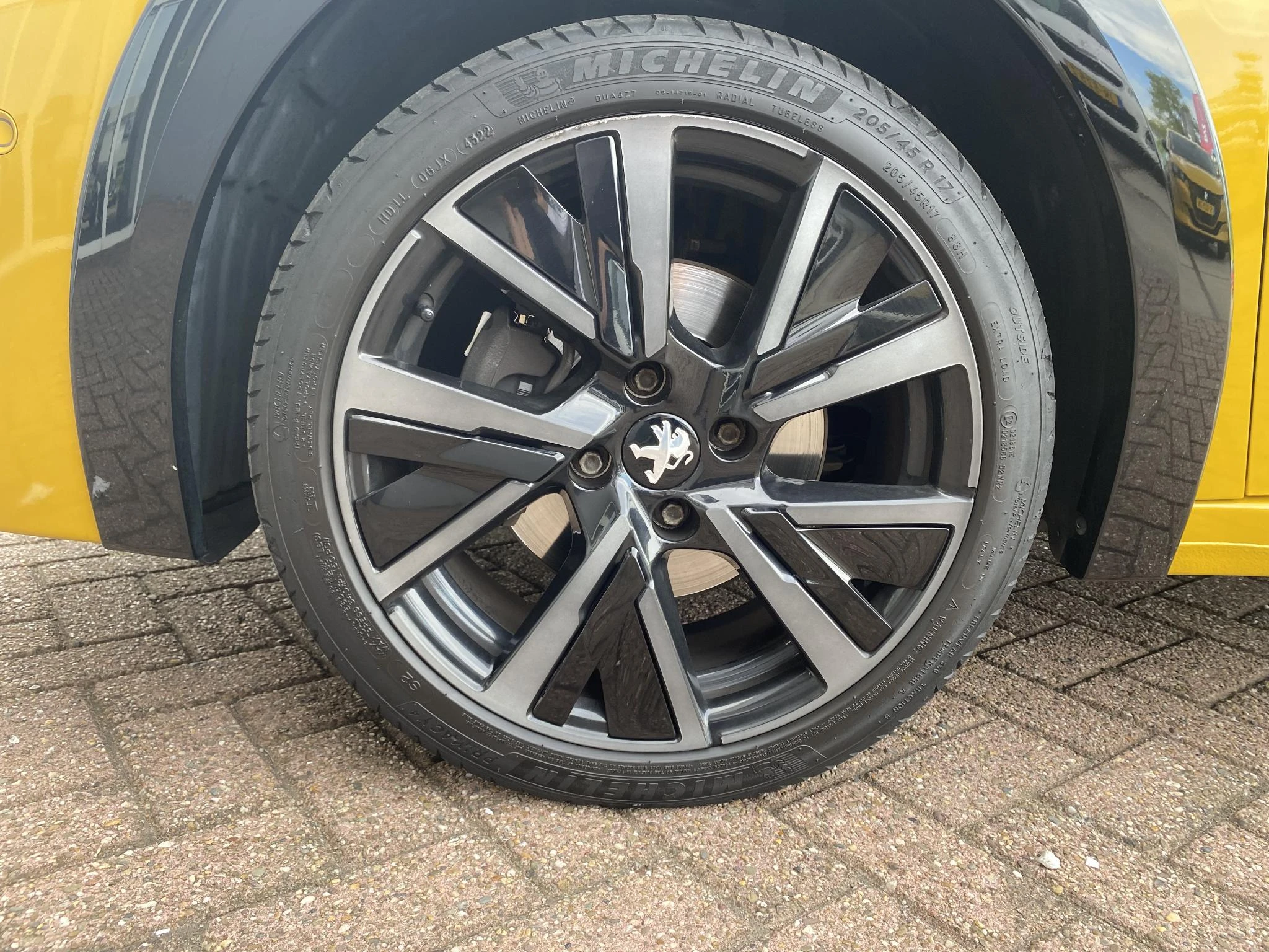 Peugeot-208-image-12