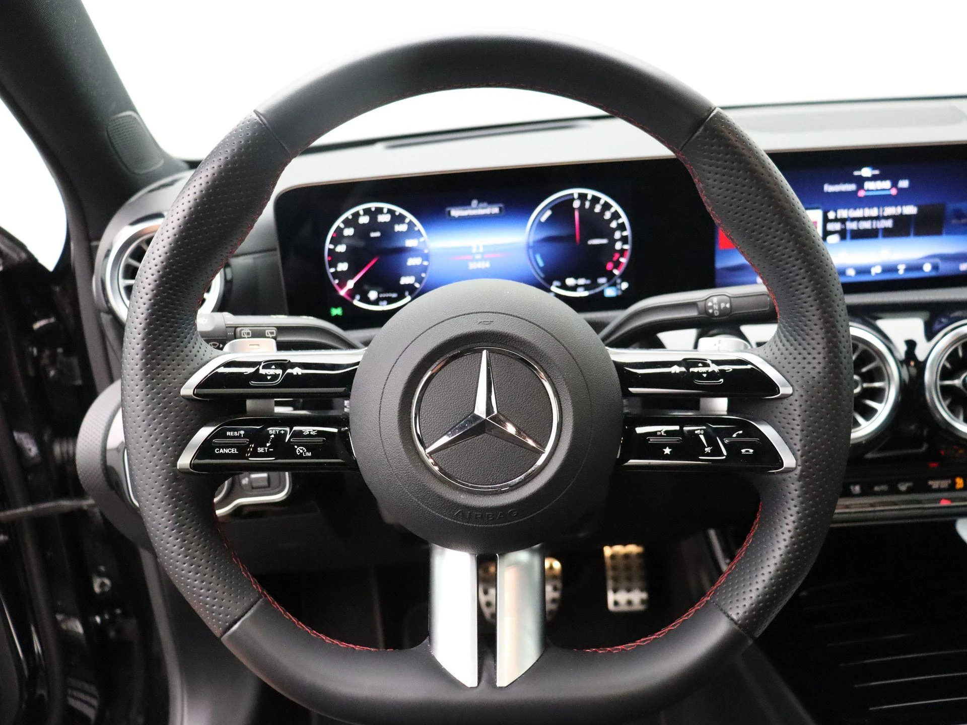 Mercedes-Benz-A-Klasse-image-14