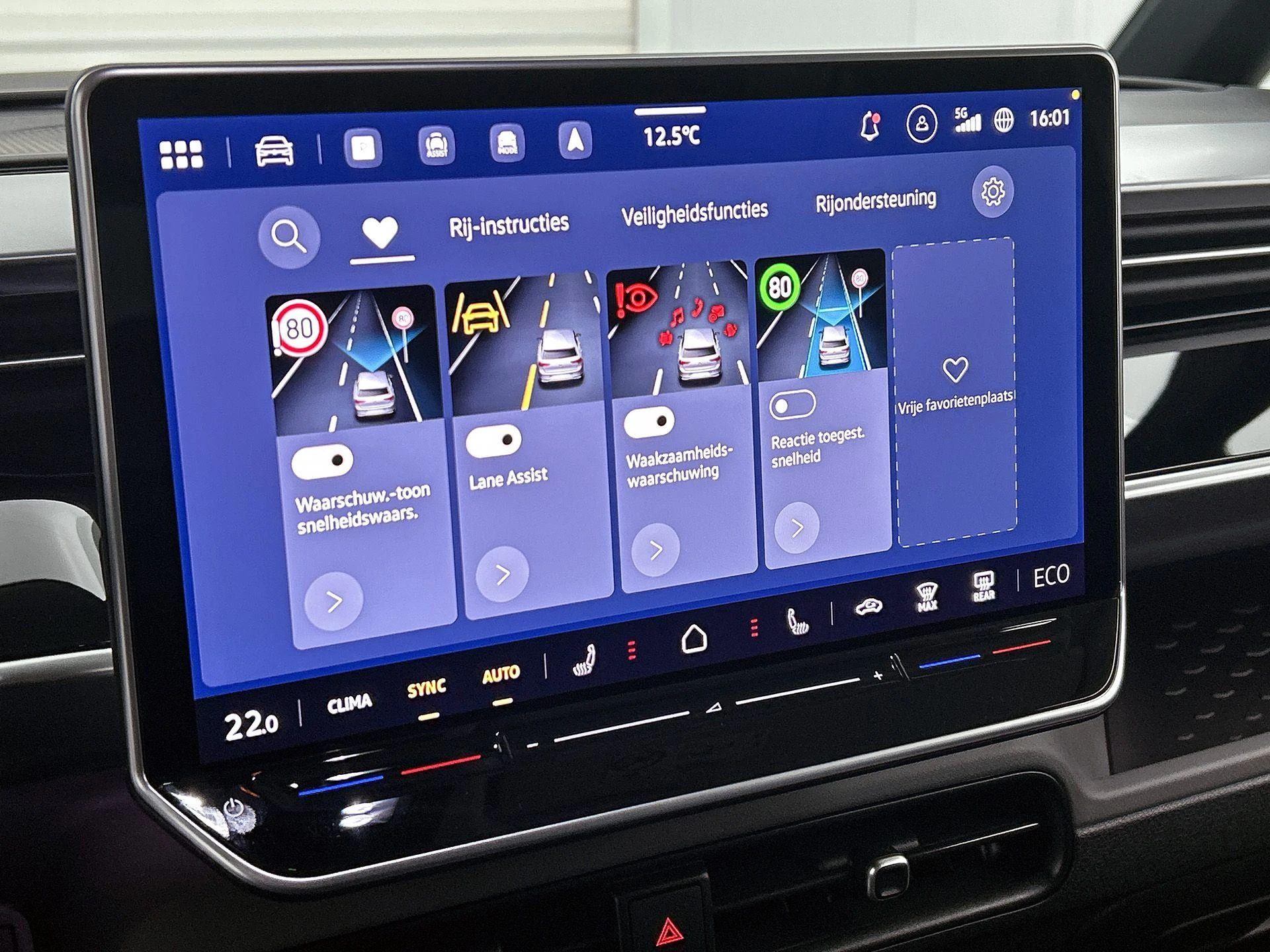 Volkswagen-ID. Buzz-image-11
