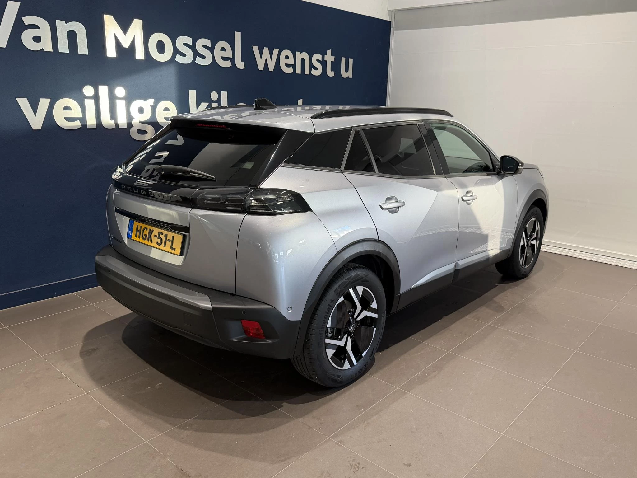 Peugeot-e-2008-image-6