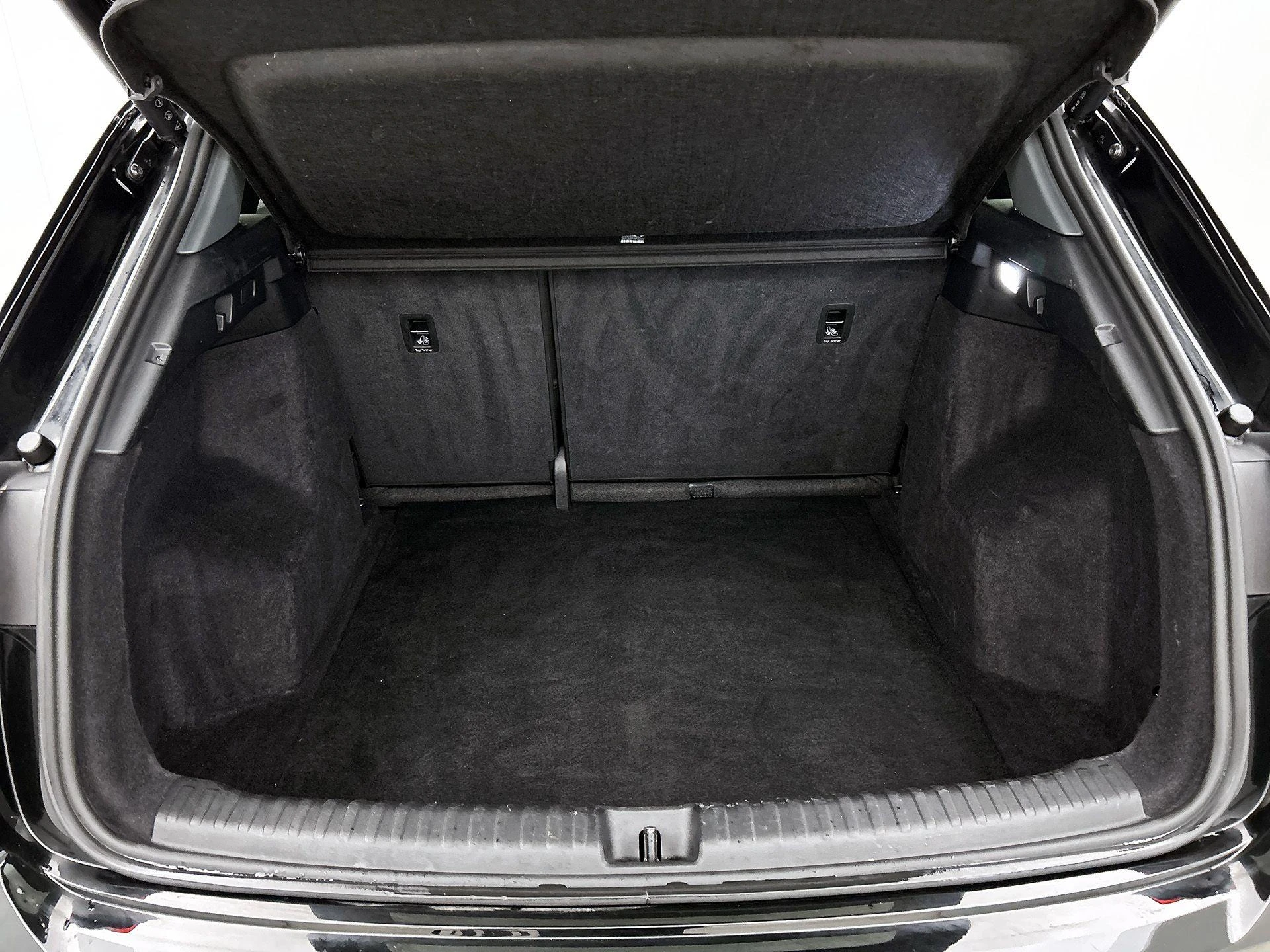 Audi-Q4 e-tron-image-14