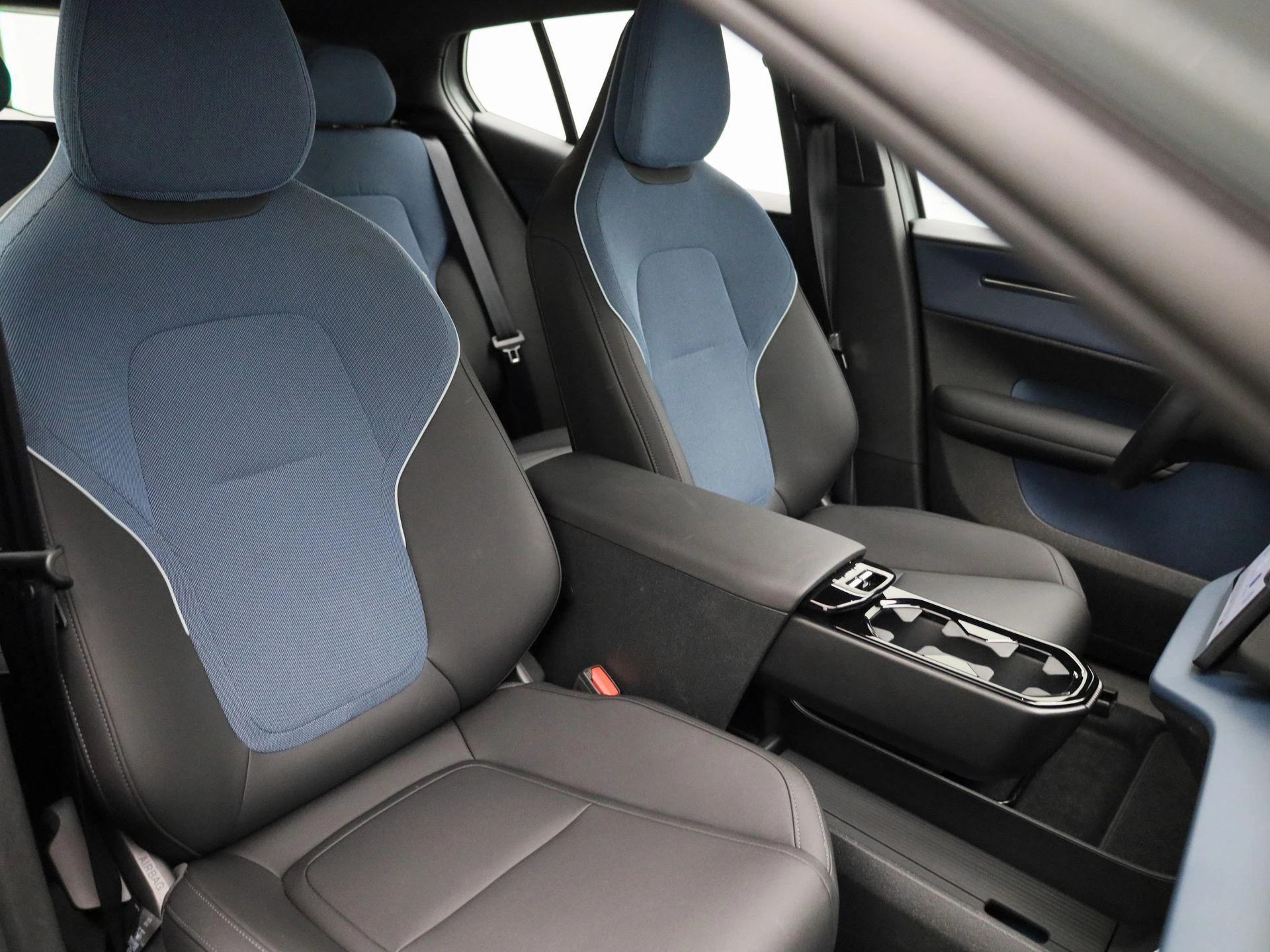 Volvo-EX30-image-37