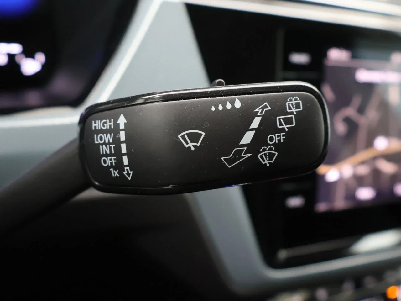 Volkswagen-Touran-image-19