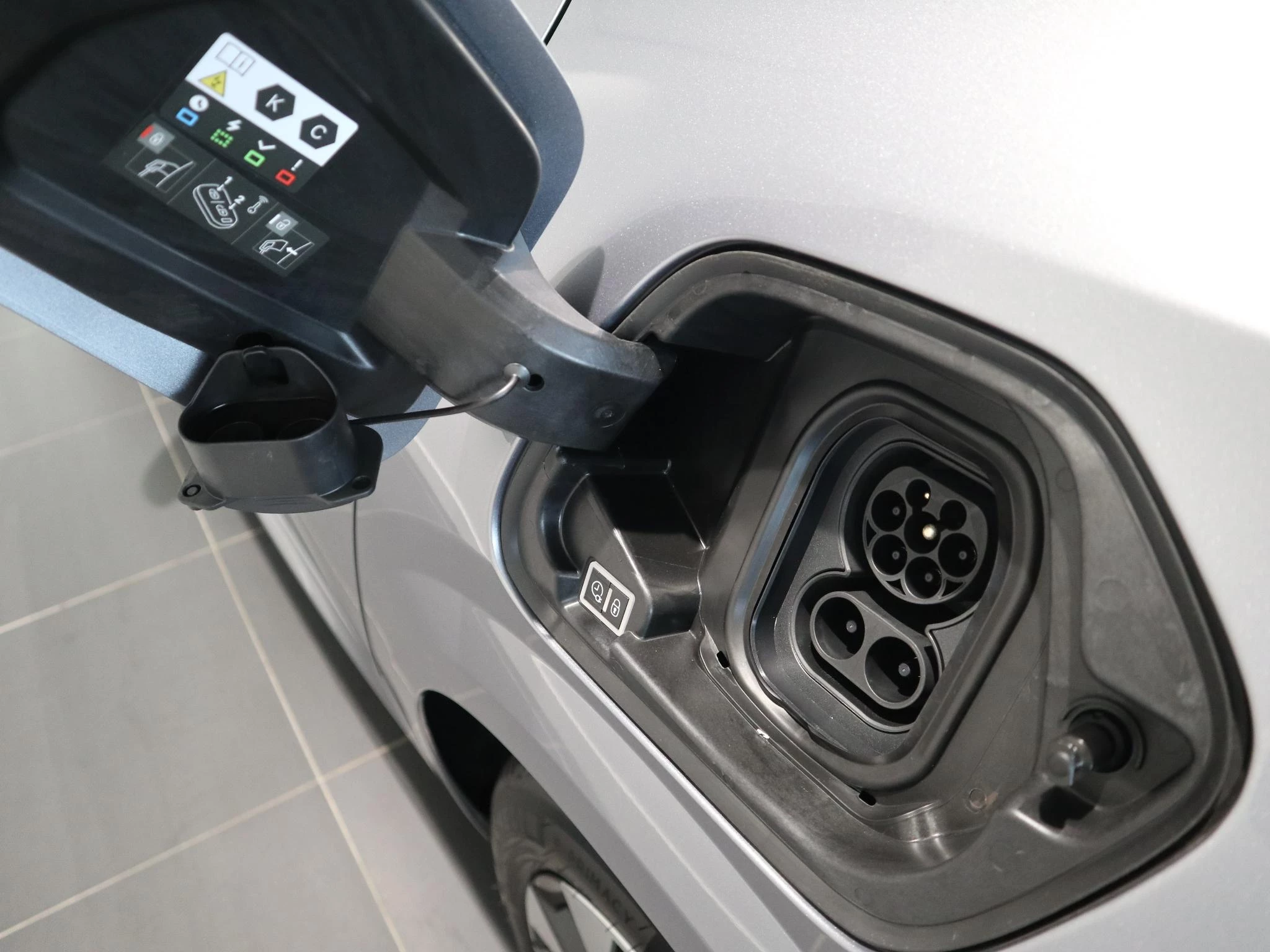 Peugeot-e-208-image-21