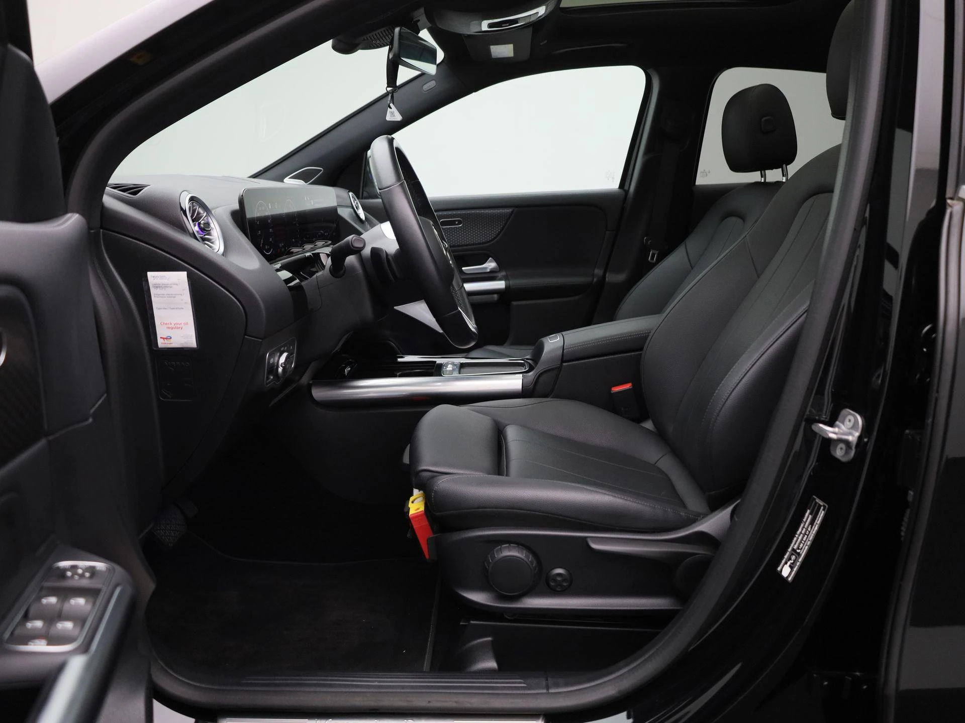 Mercedes-Benz-GLA-image-10