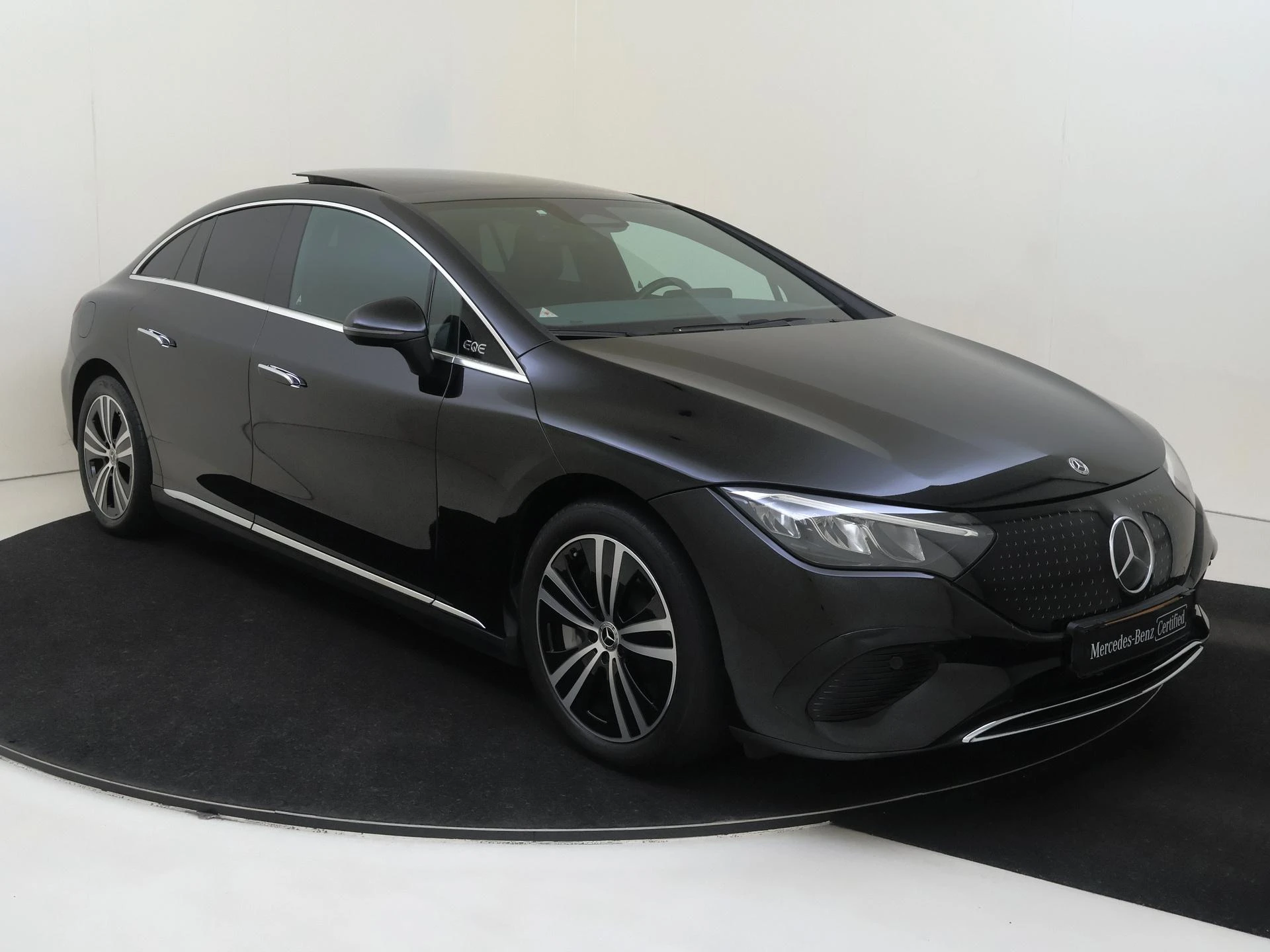 Mercedes-Benz-EQE-image-1