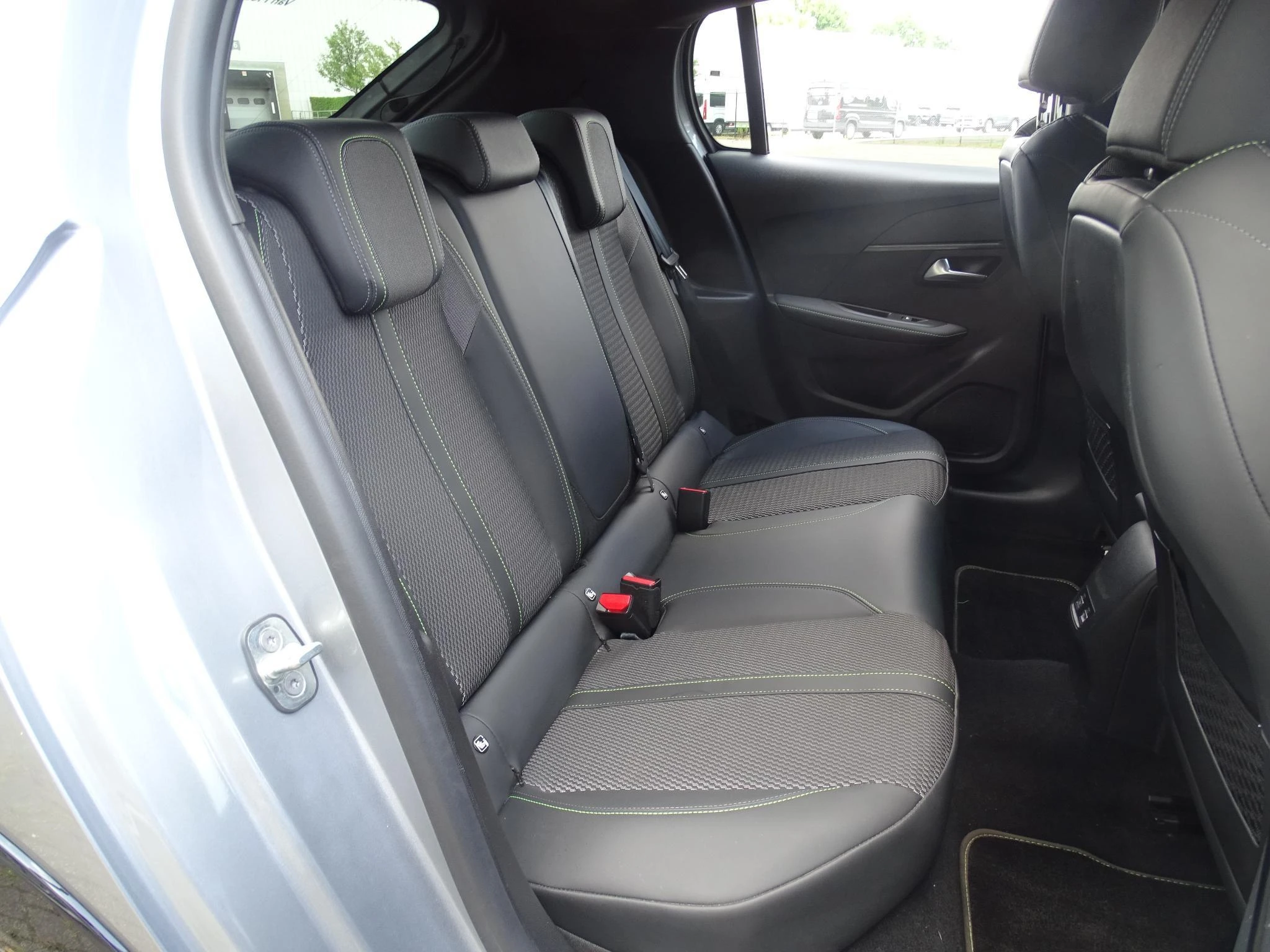 Peugeot-208-image-12