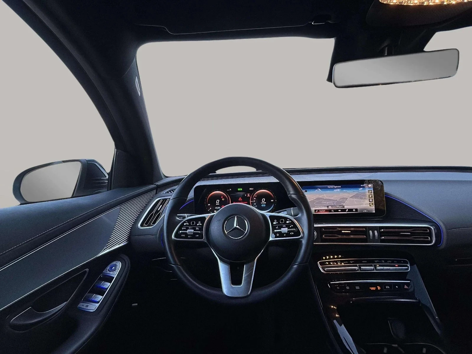 Mercedes-Benz-EQC-image-12