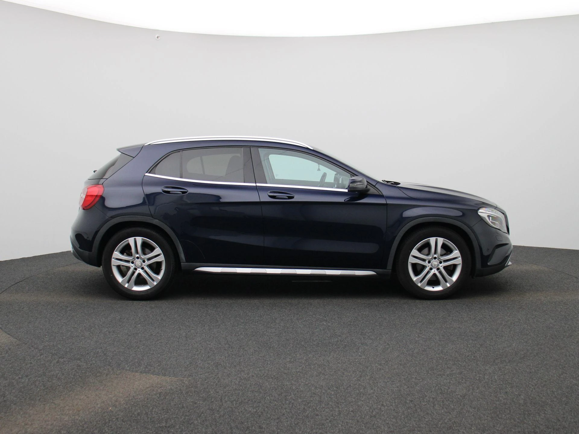 Mercedes-Benz-GLA-image-5