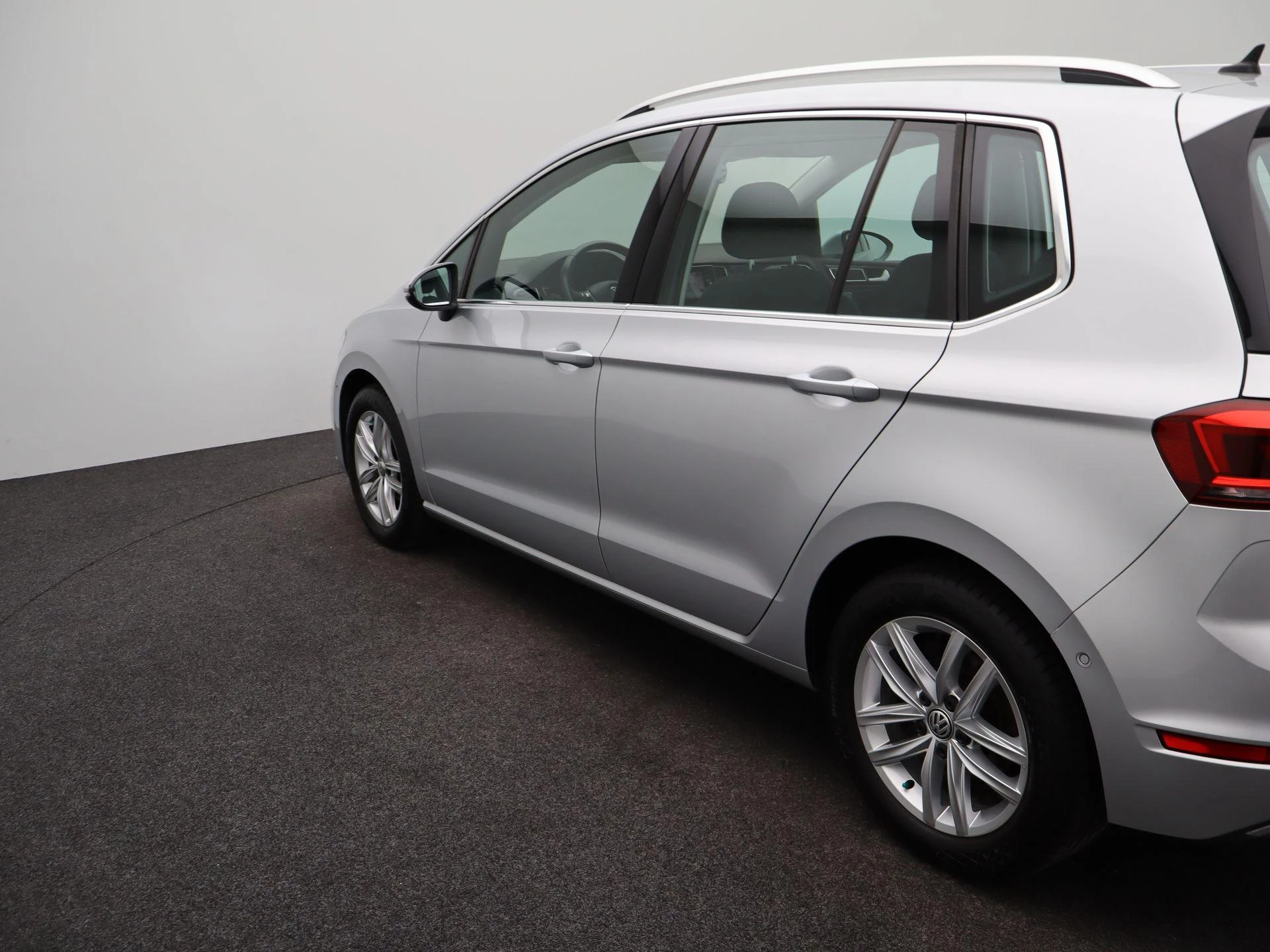 Volkswagen-Golf Sportsvan-image-34