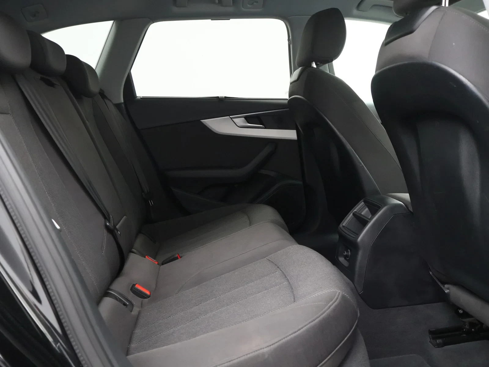 Audi A4 Avant 35TFSI Business Edition *AUTOMAAT*PDC*NAVI*CRUISE*ZETELVERWARMING*BLTH*...*