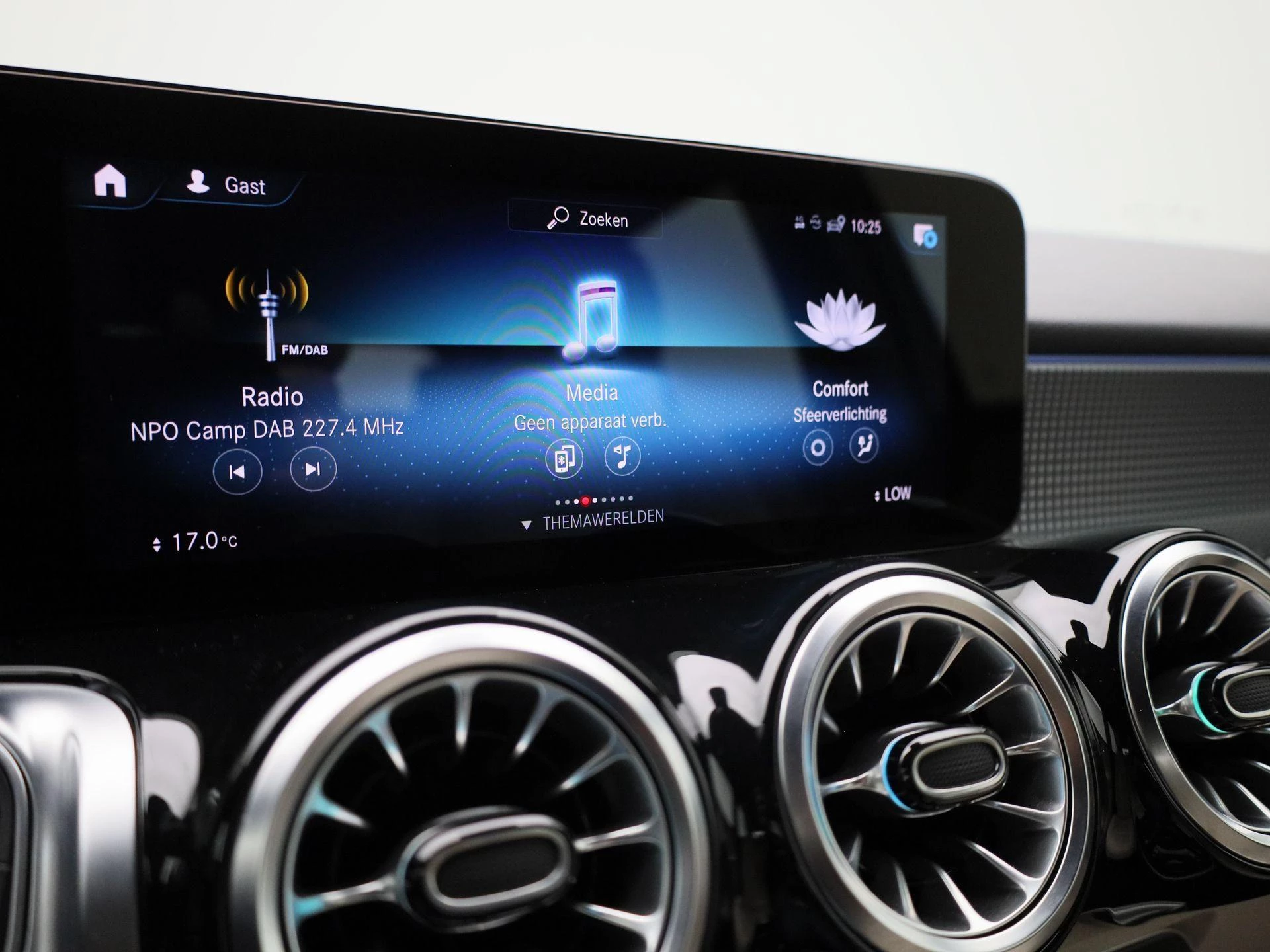 Mercedes-Benz GLB 200 LUXURY LINE + LEDER + PANO + 7-ZIT + CARPLAY +
