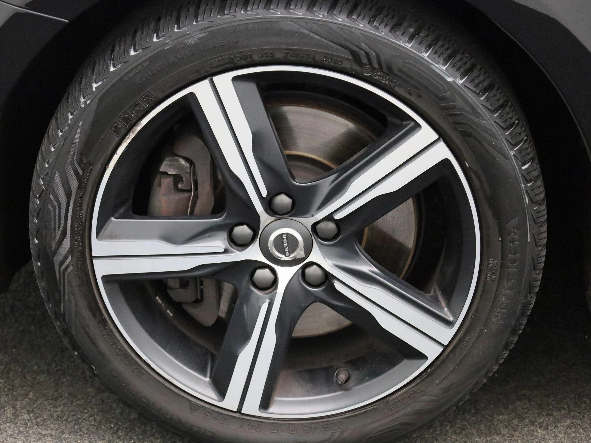 Volvo-V40-image-11