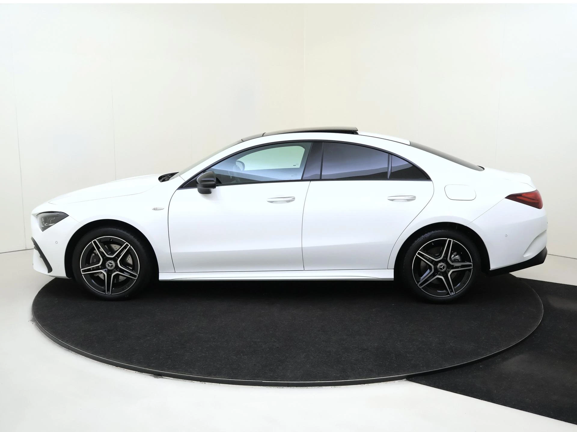 Mercedes-Benz-CLA-image-7
