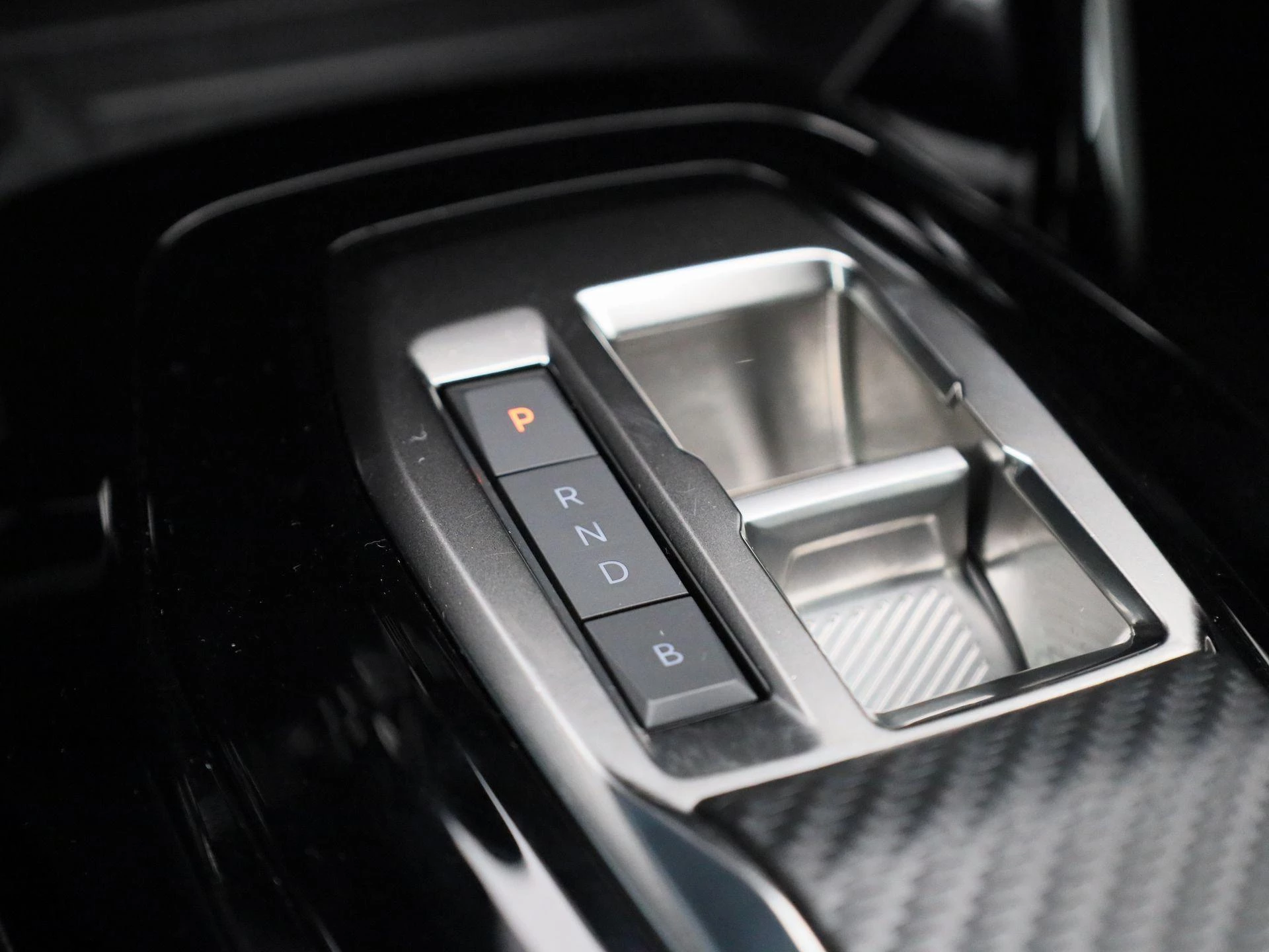 Peugeot-e-208-image-18