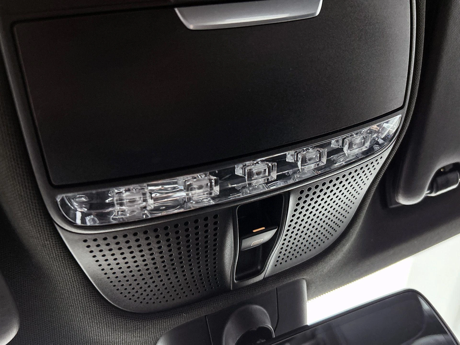 Mercedes-Benz-C-Klasse-image-11