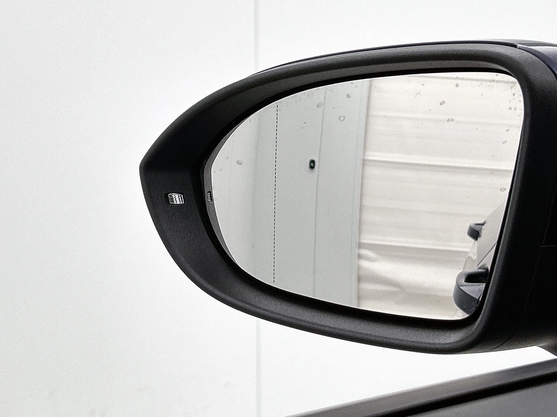 Volkswagen-Golf-image-21