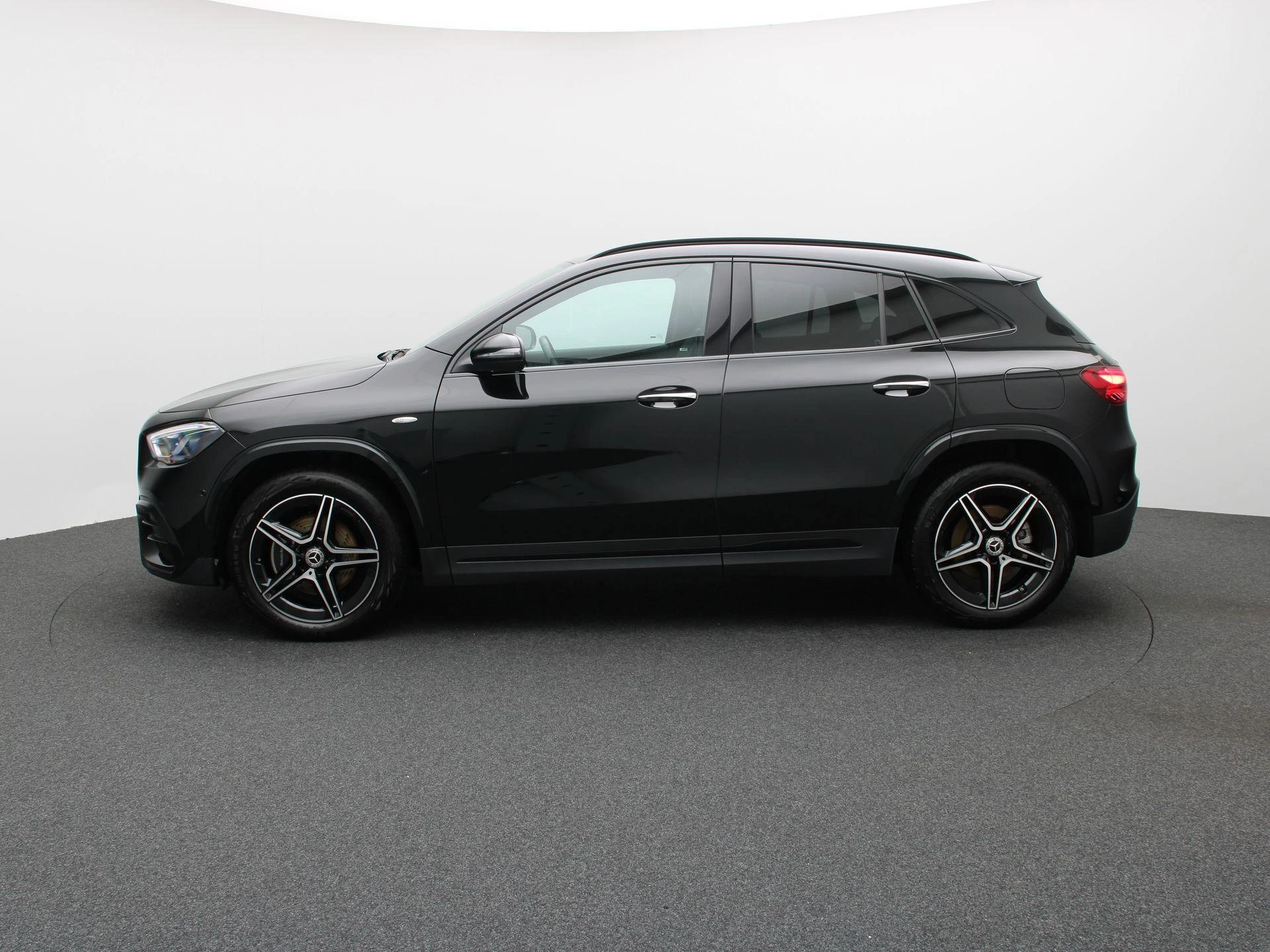 Mercedes-Benz-GLA-image-3