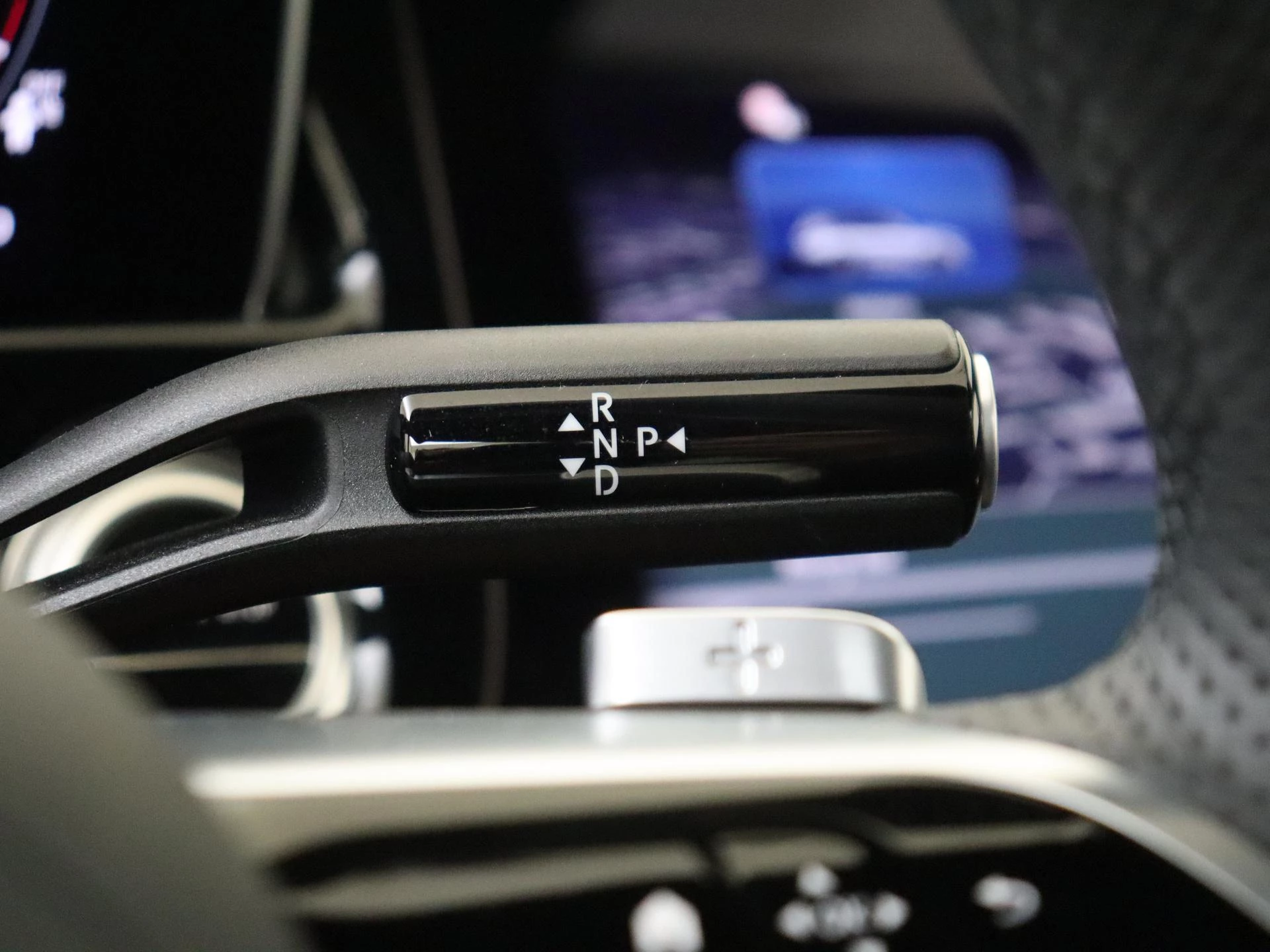 Mercedes-Benz-E-Klasse-image-14