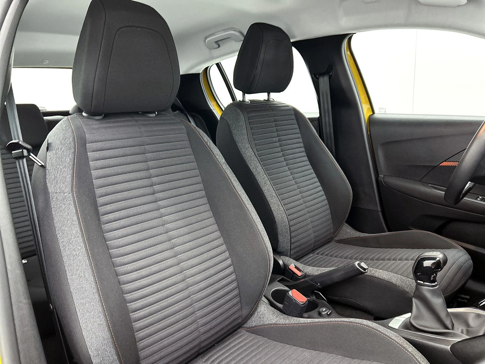 Peugeot-208-image-28
