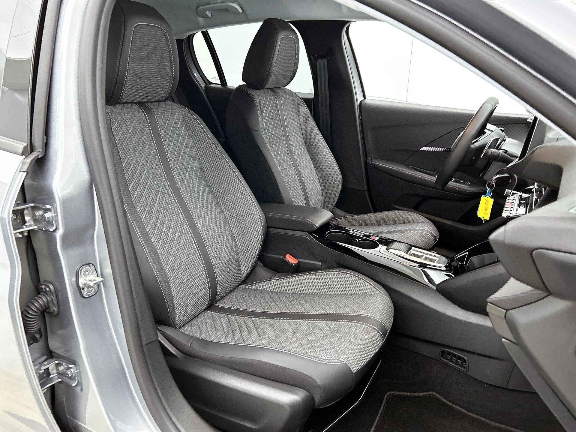 Peugeot 208 1.2 Hybrid 110 e-DCS6 Allure