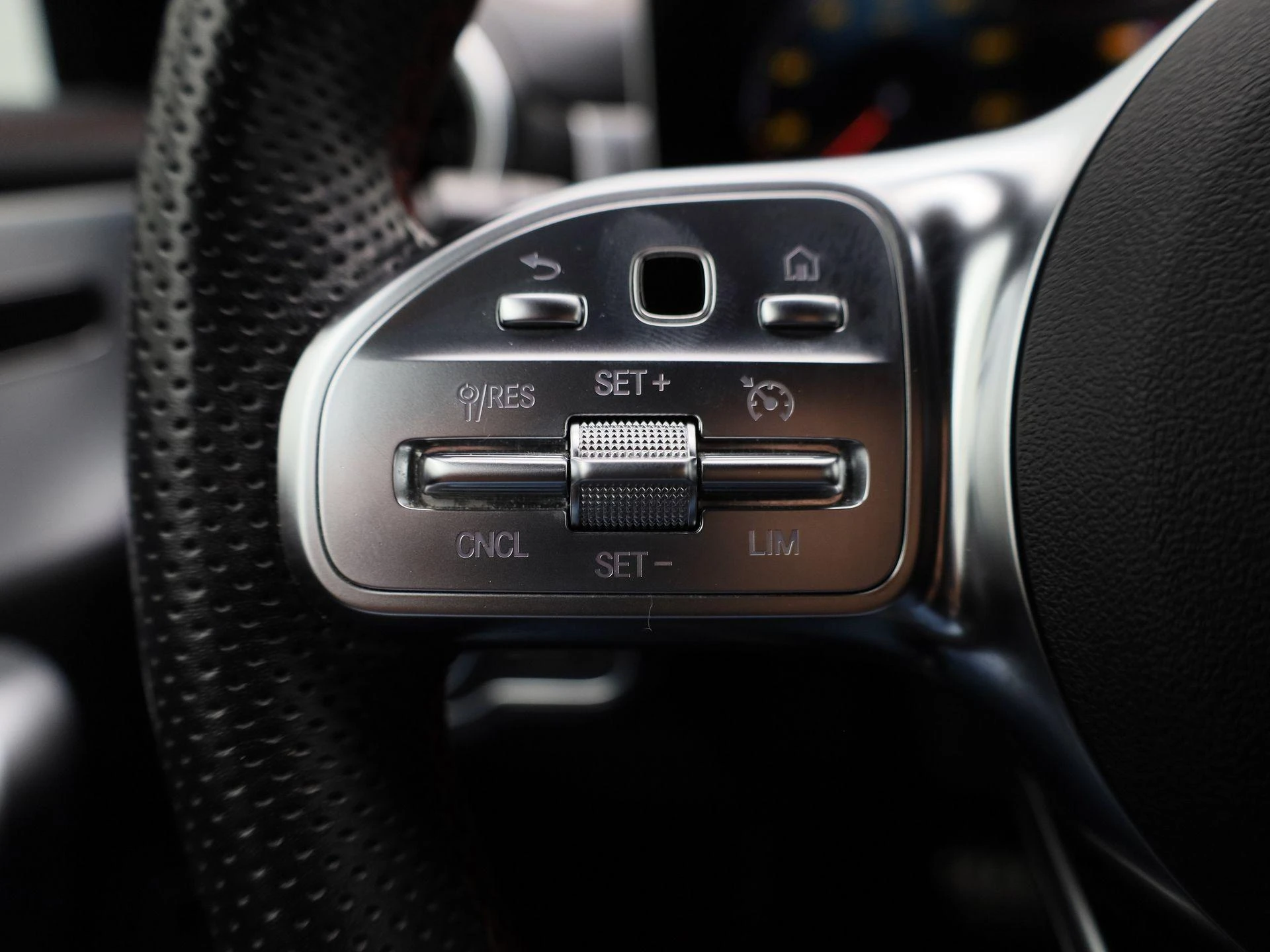 Mercedes-Benz-CLA-image-17